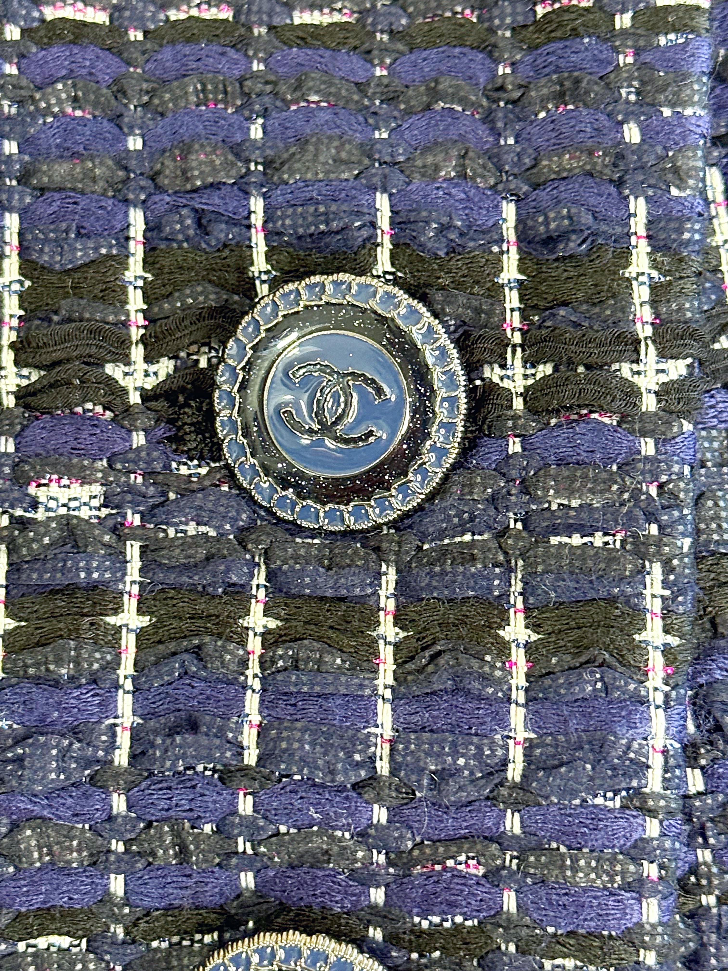 Chanel Spring 2016 Navy Blue Fantasy Tweed Size 42 Metallic Jacket For Sale 1