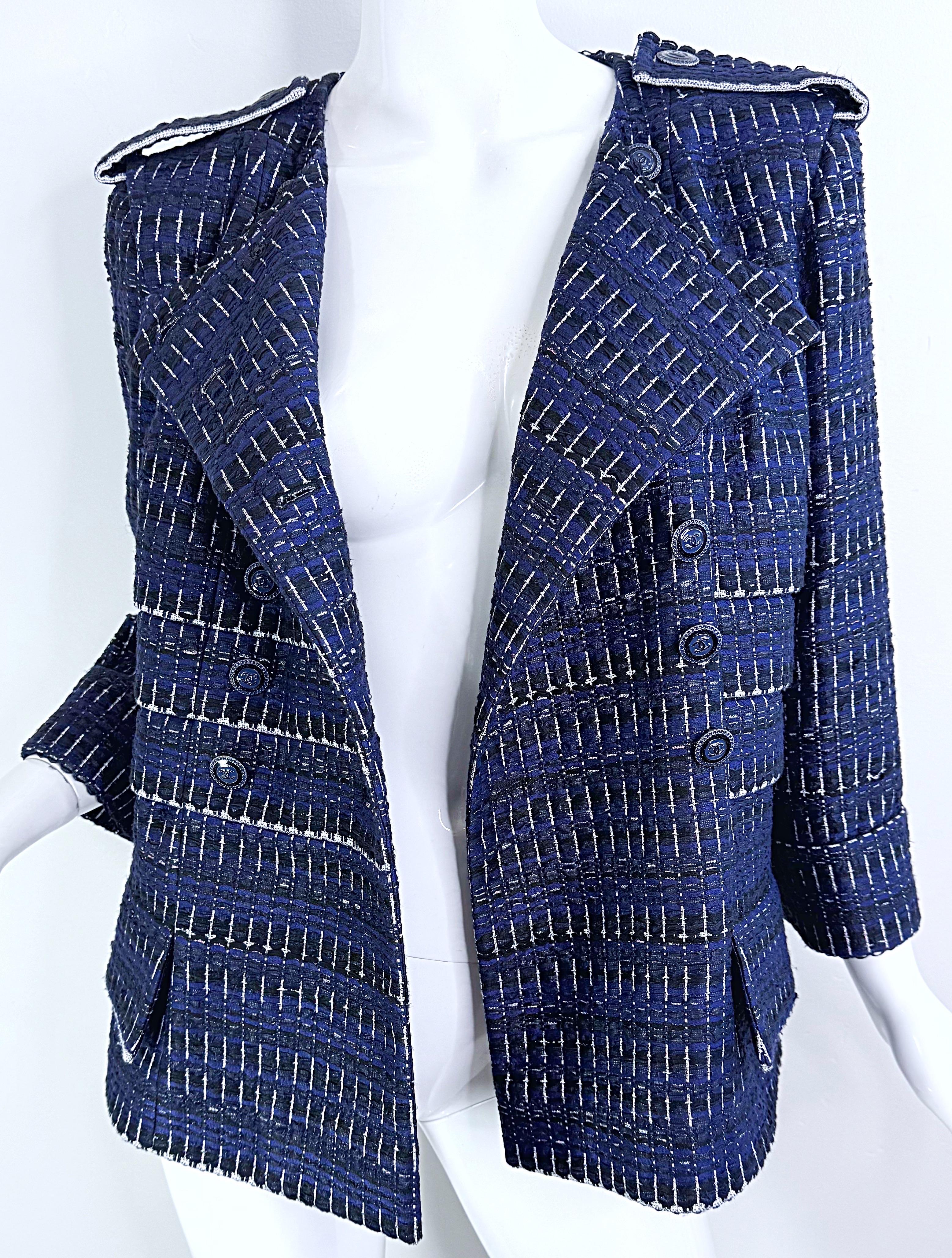 Chanel Spring 2016 Navy Blue Fantasy Tweed Size 42 Metallic Jacket For Sale 3