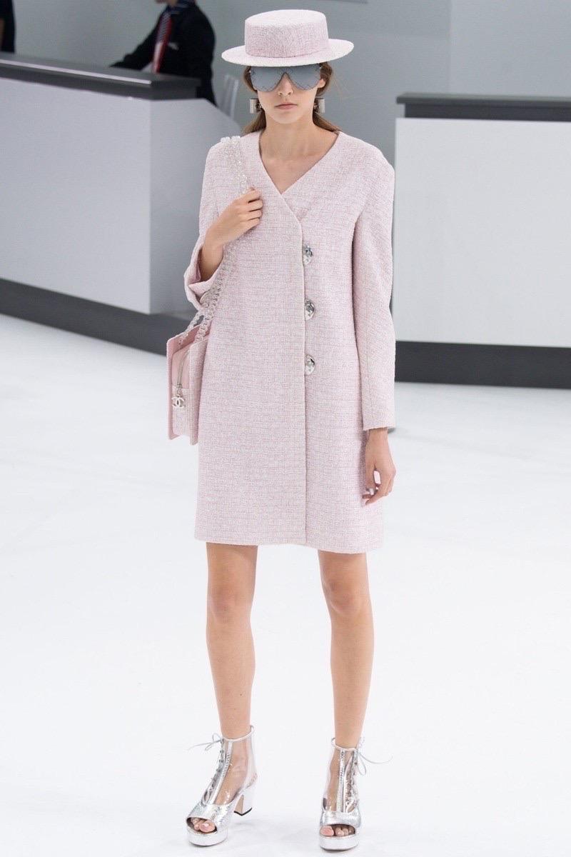 Chanel Primavera 2016 Conjunto de chaqueta y falda de tweed rosa con botones de cúpula plateados FR 34/36 Gris en venta