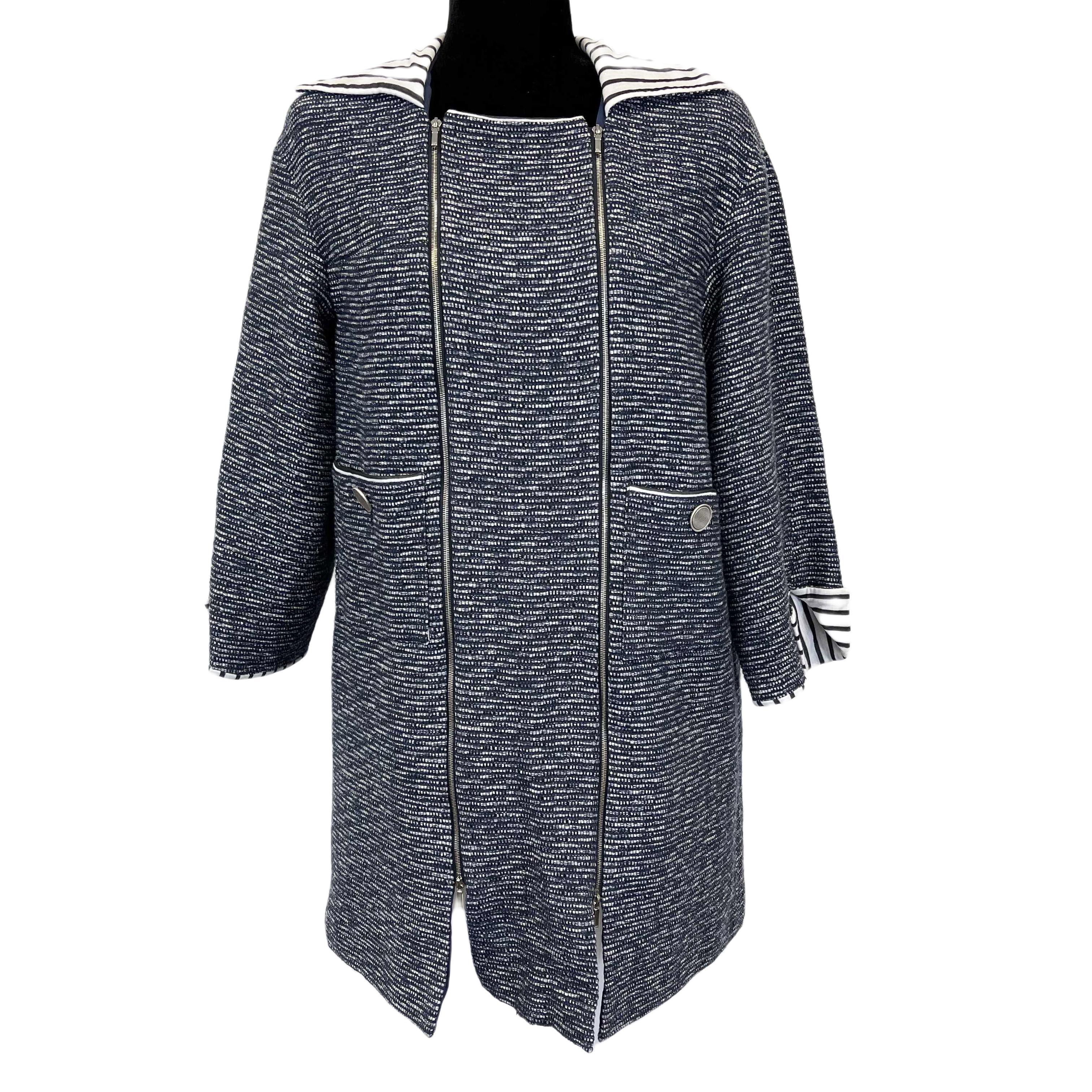CHANEL- Spring 2017 Fantasy Tweed Coat - Navy & White - 38 US 6 NWT In New Condition For Sale In Sanford, FL