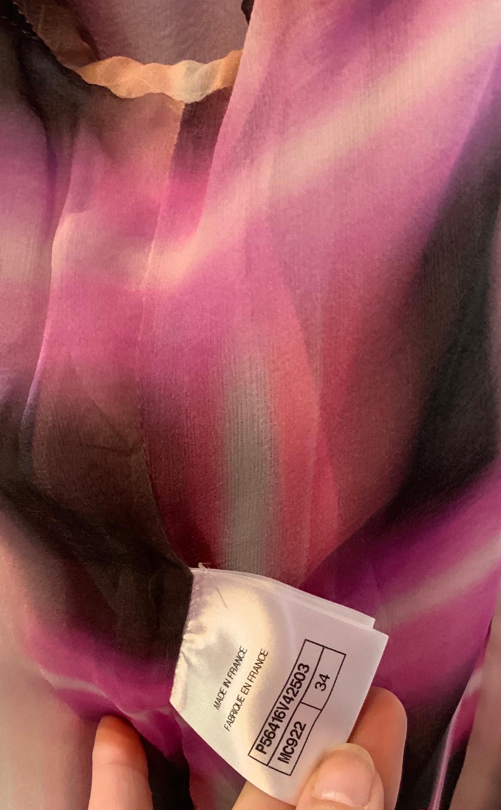 Chanel Spring 2017 RTW pink neon silk double breasted Jacket (veste à double boutonnage en soie néon). en vente 4