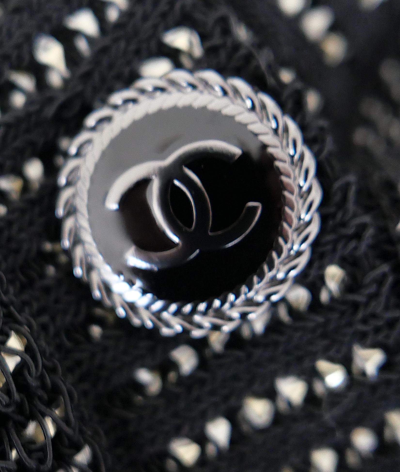 Chanel Spring 2018 - Cardigan à manches volantées noir et or Neuf - En vente à London, GB