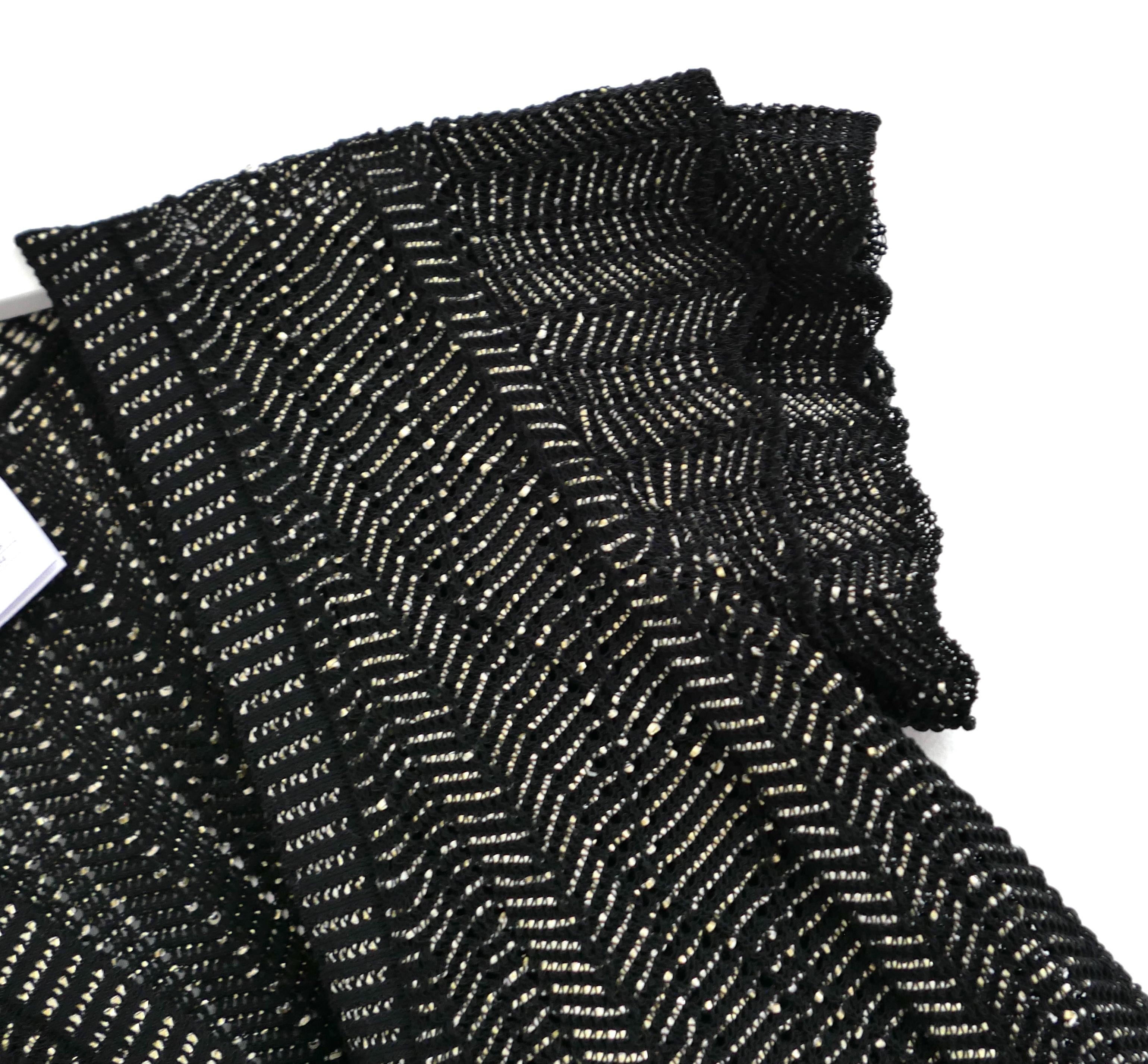 Chanel Spring 2018 - Cardigan à manches volantées noir et or Pour femmes en vente
