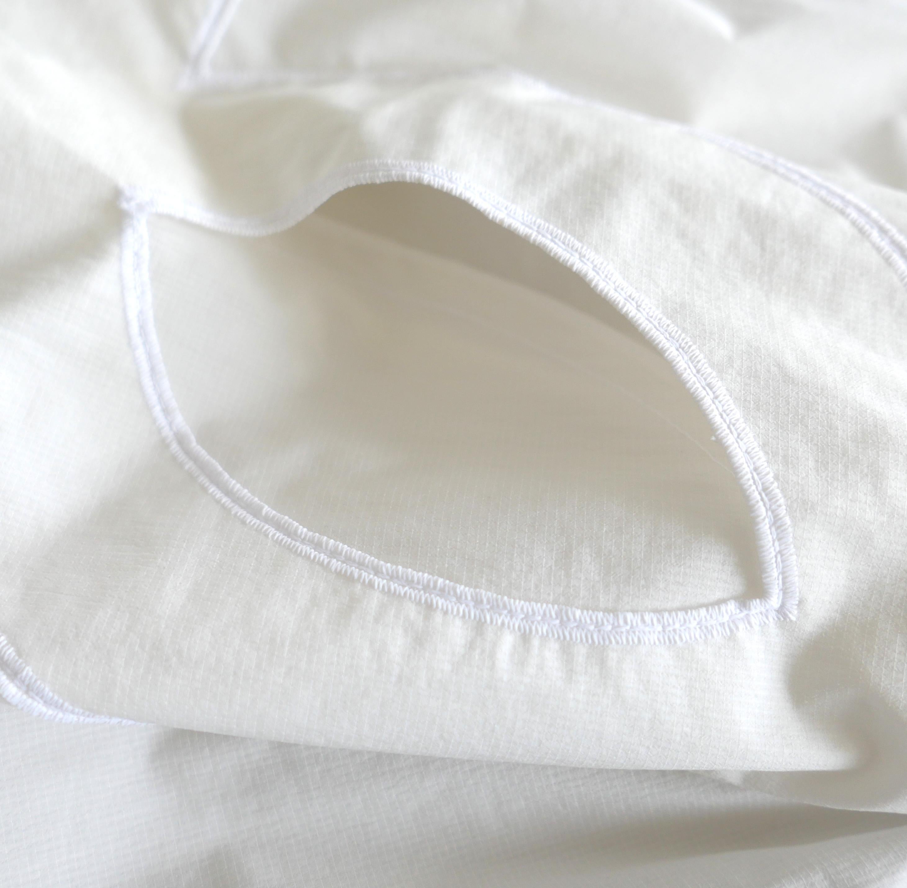 Chaqueta Cortavientos Chanel Primavera 2018 con Apliques CC en Nuevo estado para la venta en London, GB