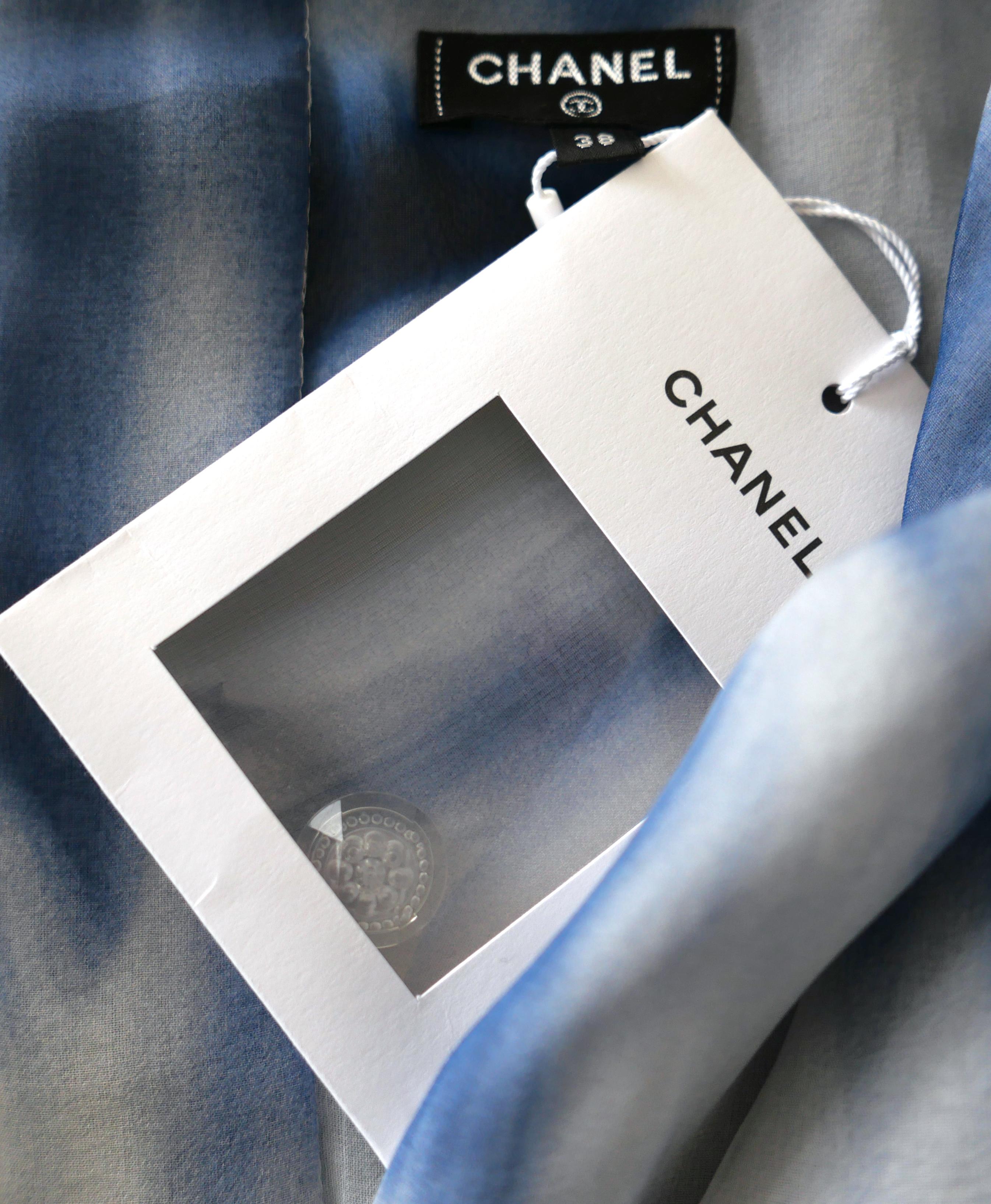 Chanel Spring 2018 - Mini robe en soie frangée imprimée ciel en vente 3