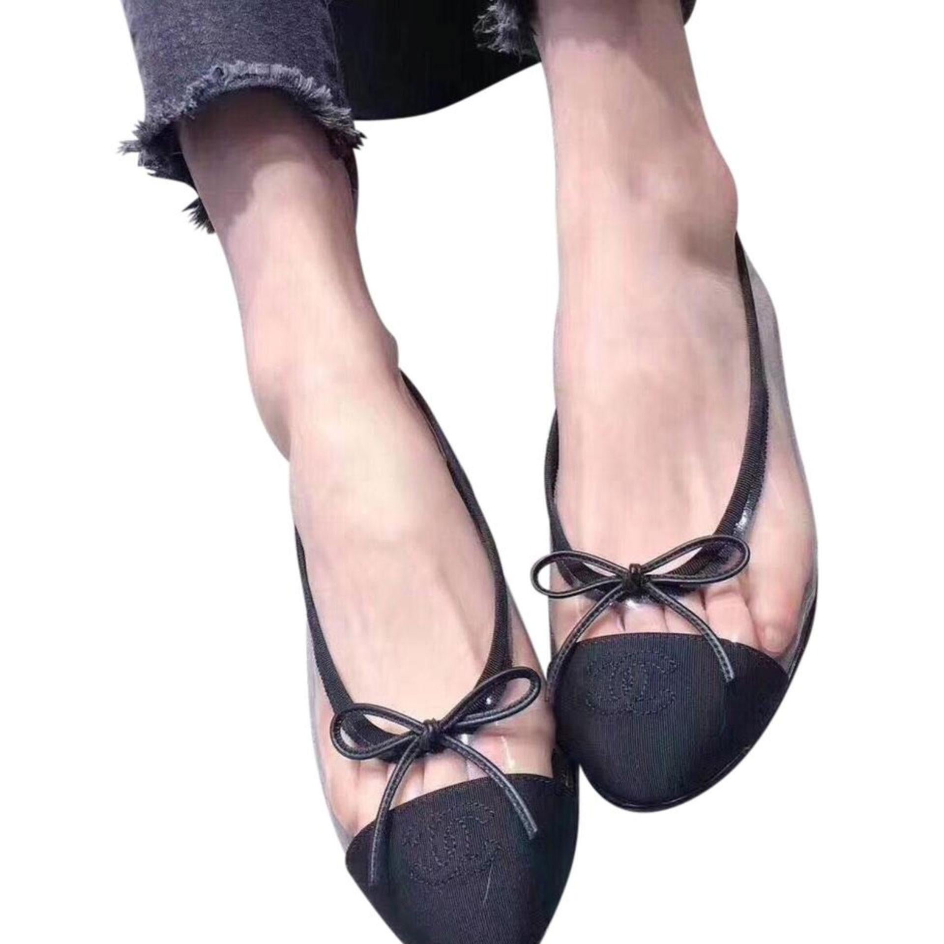 Chanel Transparent Clear Naked Ballet Flats 41

Collection: Spring 2018

Nylon canvas cap toe and trim 
Leather insole
Transparent PVC upper 
Leather bow accent 

Made in Italy

These gorgeous Chanel ballet flats are dead stock, brand new, and