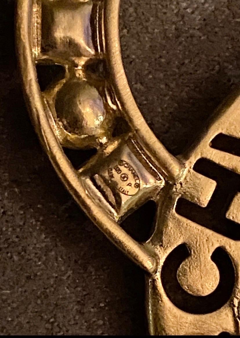 Chanel Frühjahr 2020 Kollektion Gold CC Logo Gripoix & Perlen Brosche im Angebot 7