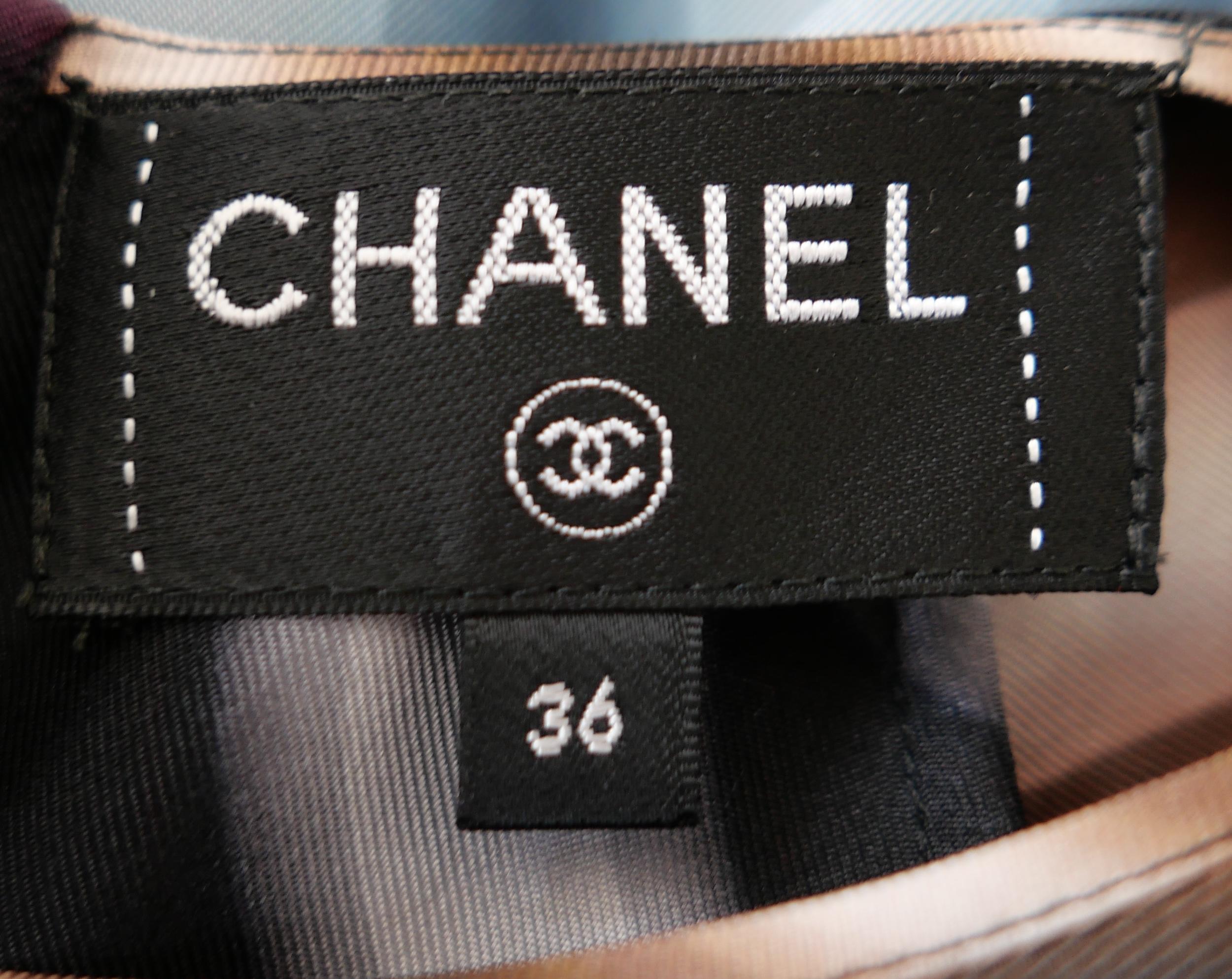 Chanel Spring 2021 - Chemisier en soie imprimé de logos néon en vente 1