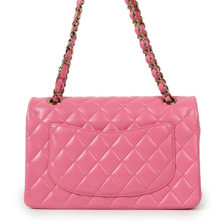 Chanel - Petit sac à rabat classique rose arc-en-ciel, printemps 2021 En  vente sur 1stDibs