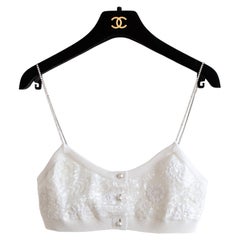 Weißes verziertes CC Perlen-Kaschmir-Crop-Top von Chanel, Frühjahr 2021