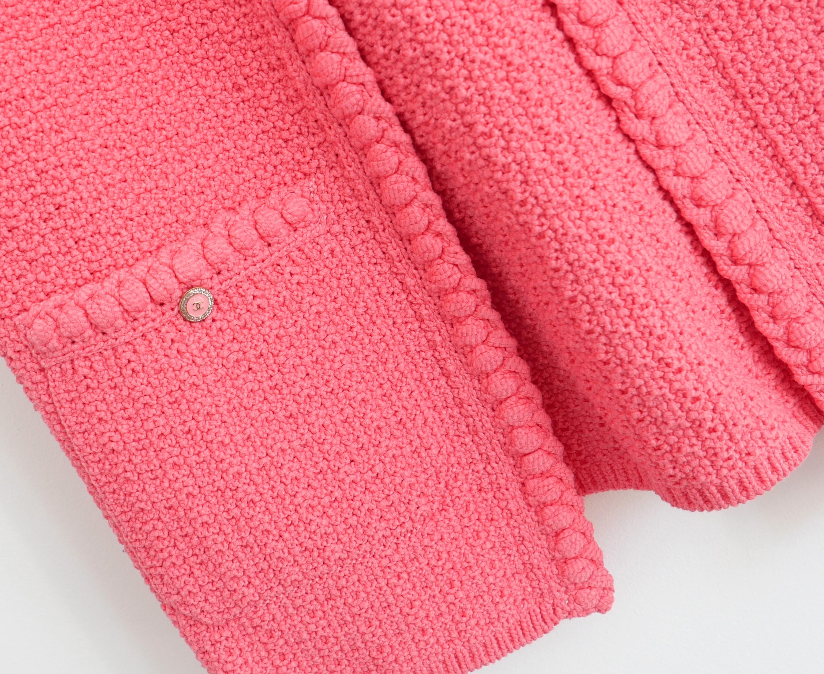 Rosa Chanel primavera 22S Giacca senza maniche in maglia rosa corallo in vendita