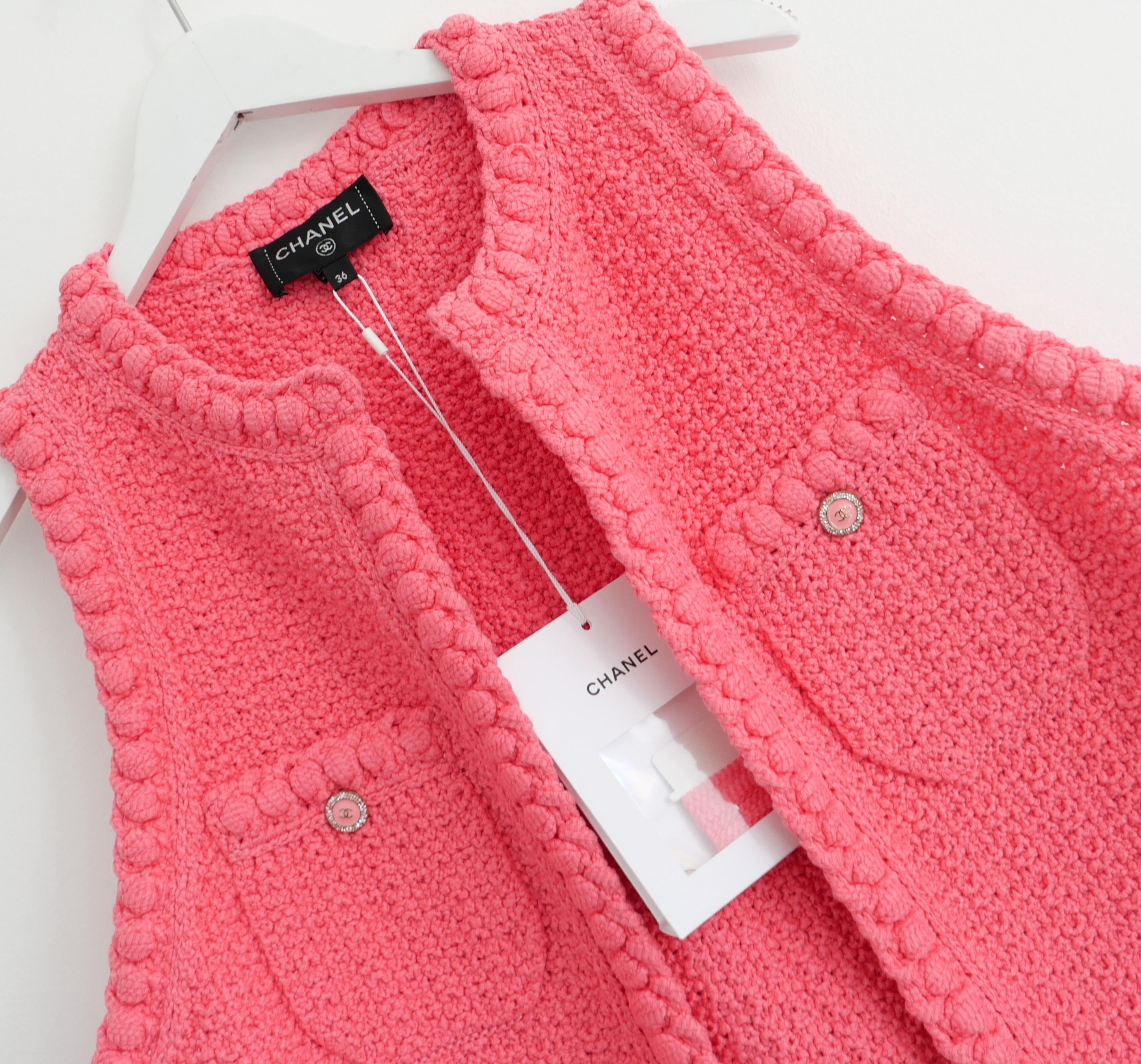 Chanel primavera 22S Giacca senza maniche in maglia rosa corallo In condizioni Nuovo in vendita a London, GB