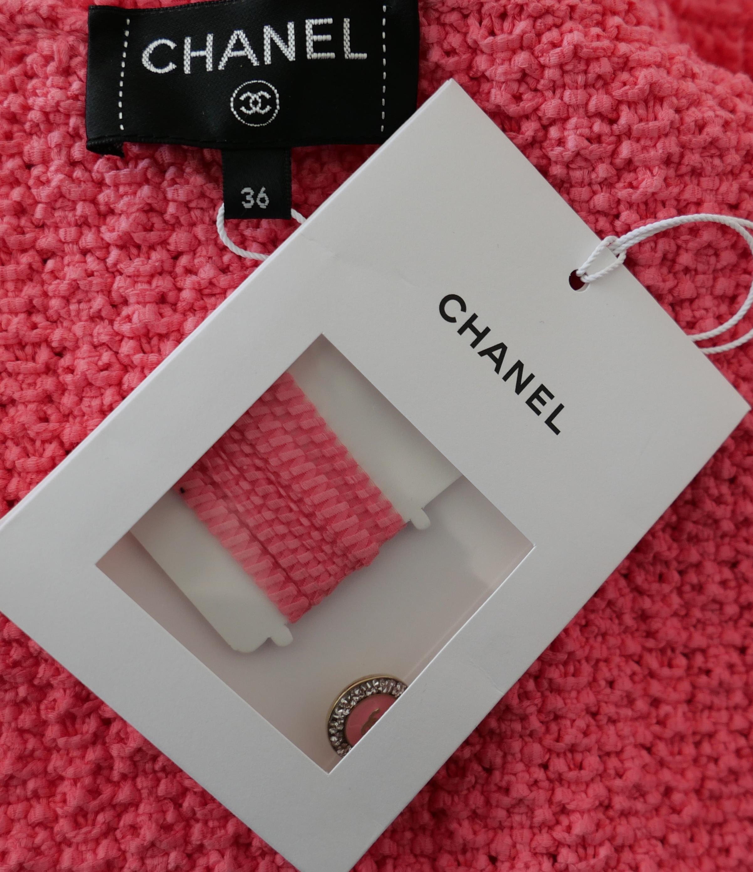 Chanel primavera 22S Giacca senza maniche in maglia rosa corallo in vendita 1