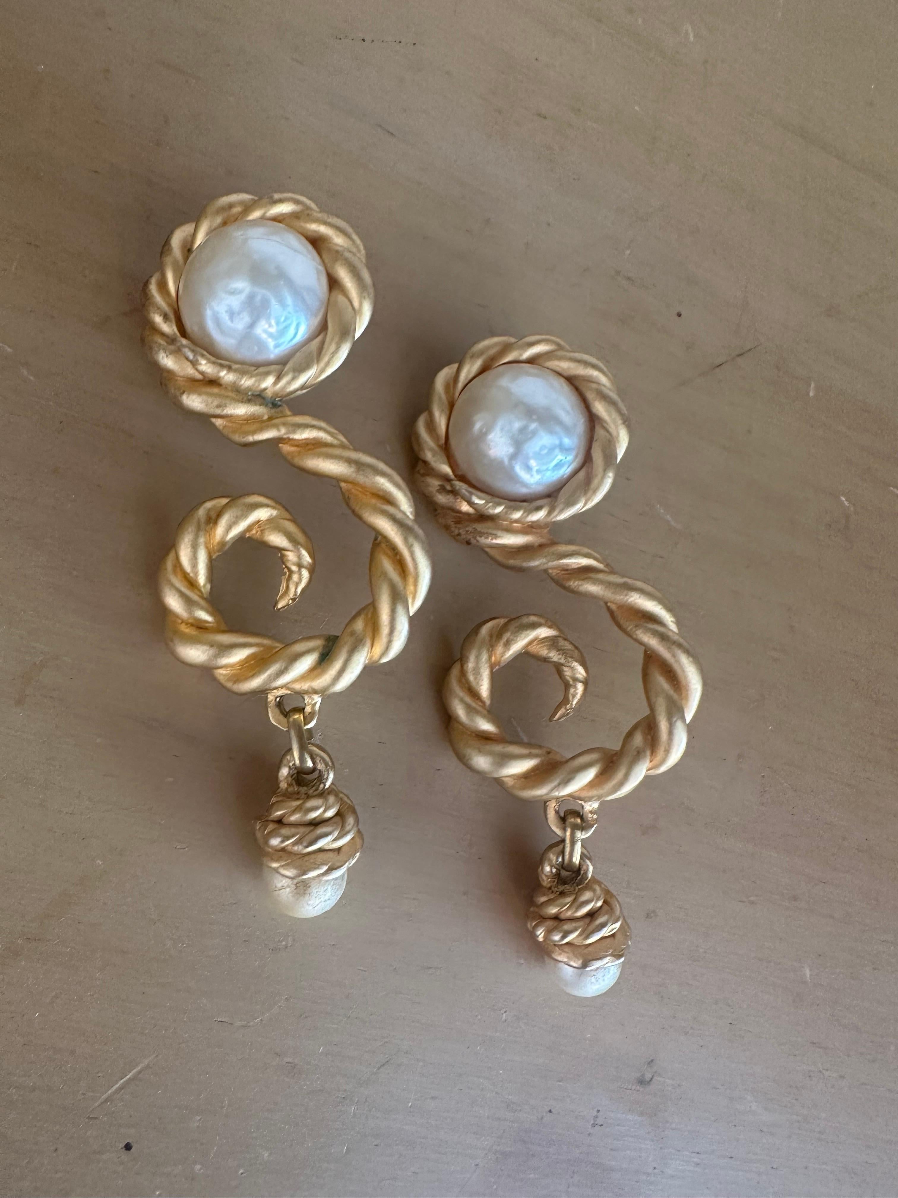 
Chanel Spring/Summer 1990 Runway Rope Twist Gripoix Earrings

- Matte Gold Finish, Gripoix Baroque Glass Pearls
- Collection: Spring Summer 1990
- Signature: Engraved plaque on one back “CHANEL CC MADE IN FRANCE”
- Dimensions: Length  4.8 inches