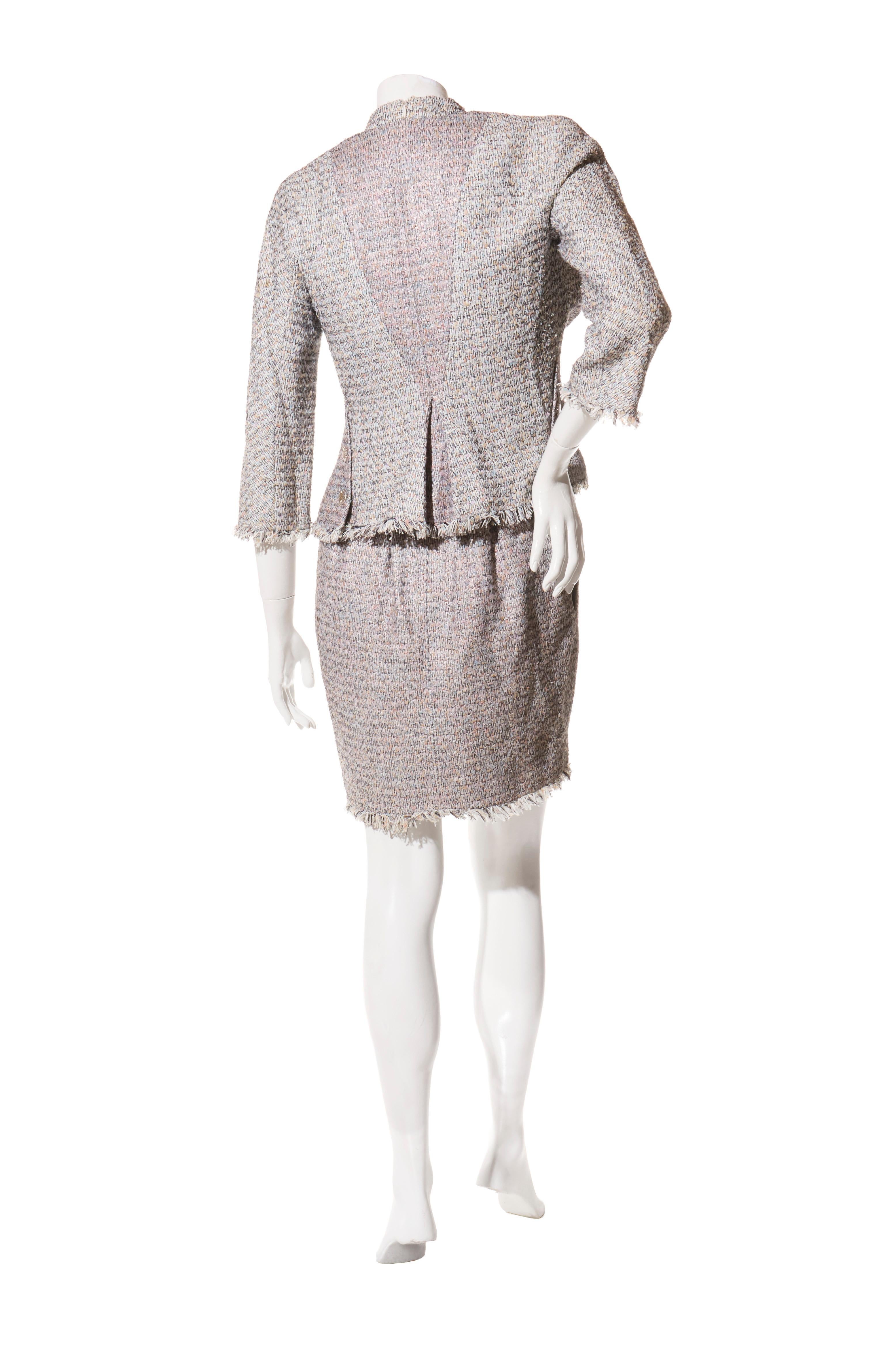 Chanel Primavera/Verano 2010 Conjunto de vestido y chaqueta de tweed en tonos pastel FR 36 / US 4 en Bueno estado para la venta en Woodland Hills, CA