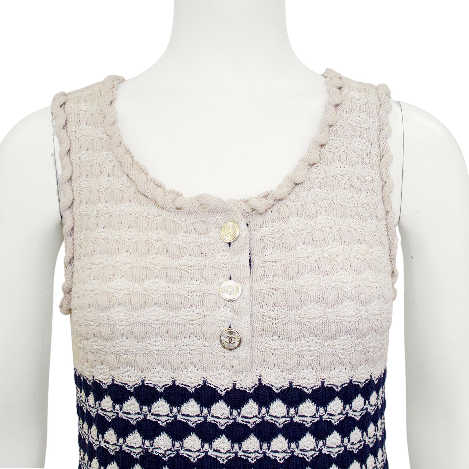 Chanel Spring/Summer 2012 Beige and Navy Knit Dress  In Good Condition For Sale In Toronto, Ontario
