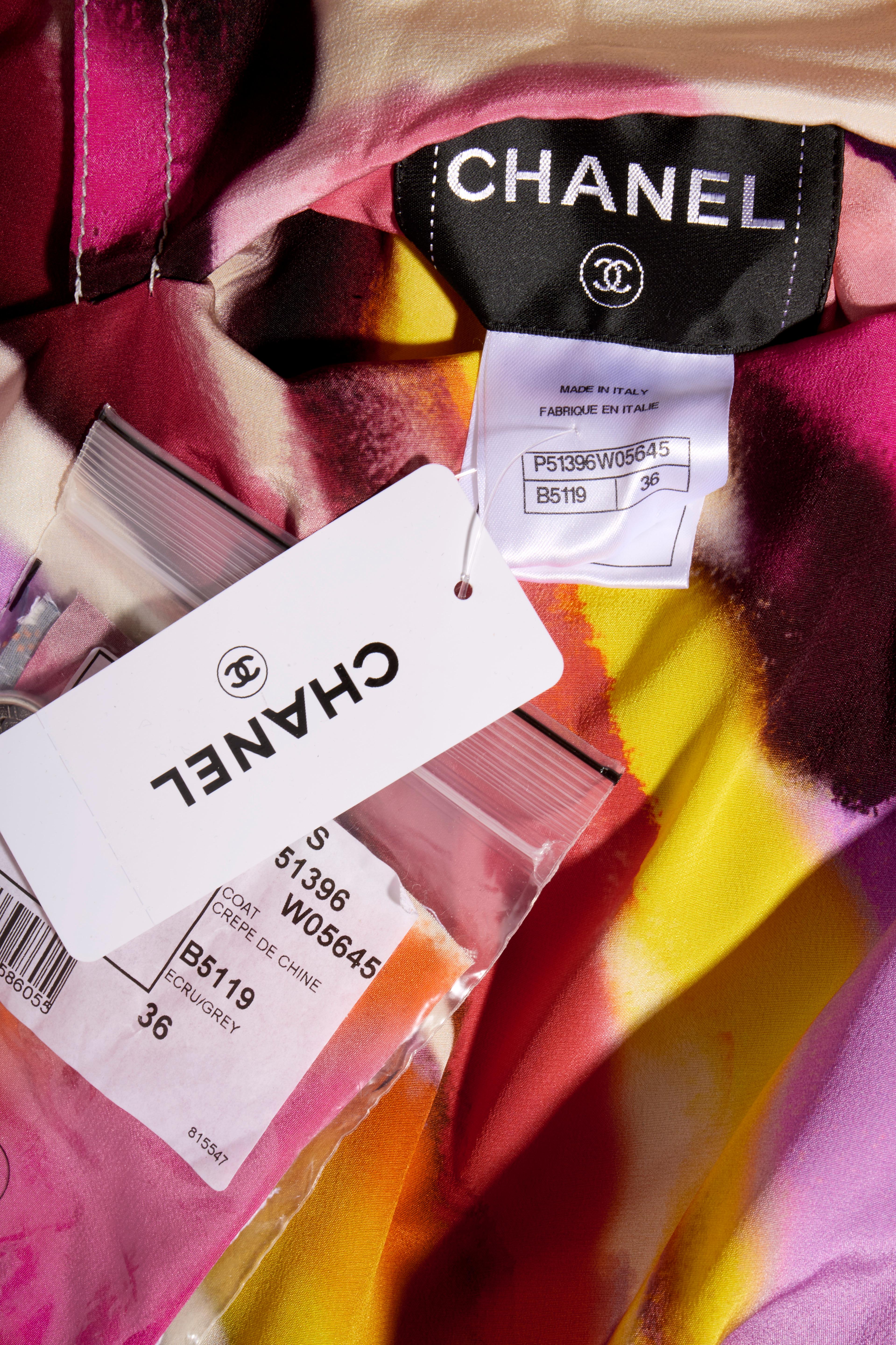Chanel Spring/Summer 2015 Runway Reversible Crepe de Chine & Tweed Coat Size 36 For Sale 7