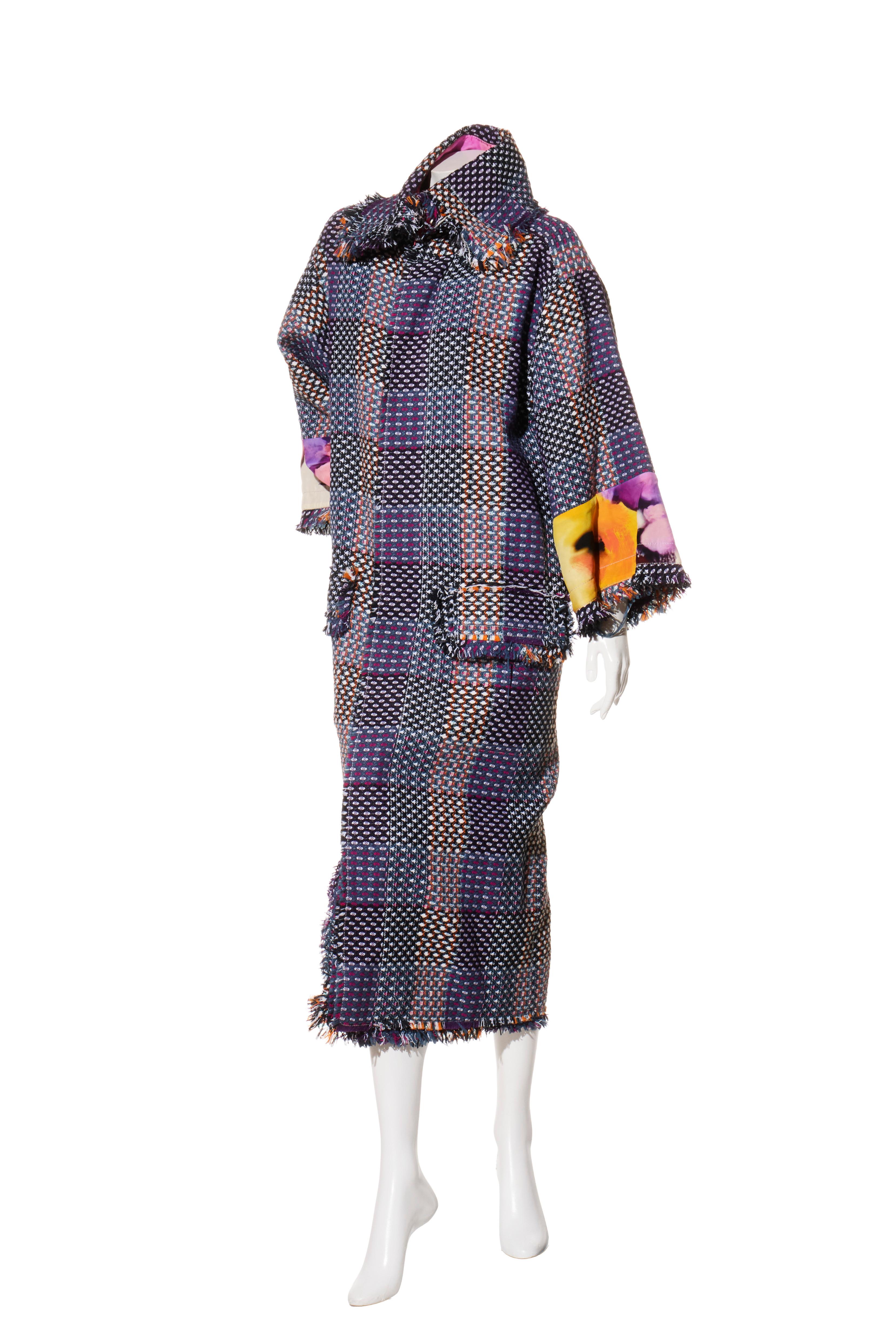 Chanel Spring/Summer 2015 Runway Reversible Crepe de Chine & Tweed Coat Size 36 In Excellent Condition For Sale In Woodland Hills, CA