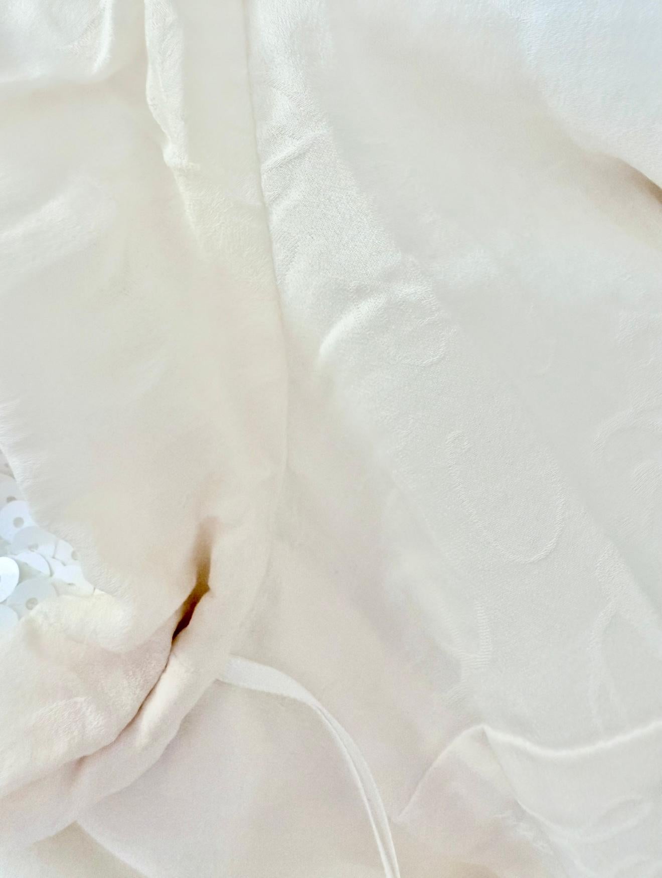 CHANEL Frühjahr/Sommer 2018 Schillerndes weißes Pailletten-Minikleid im Angebot 5