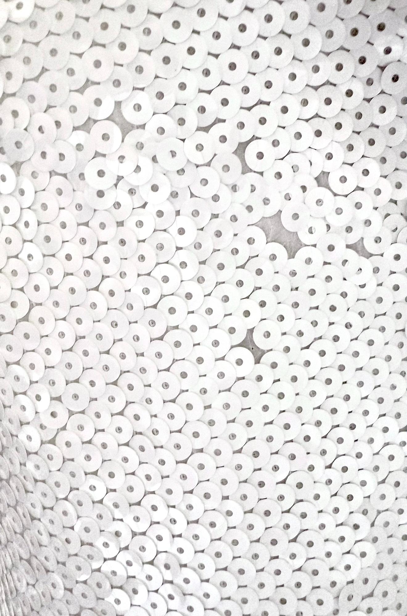 CHANEL Frühjahr/Sommer 2018 Schillerndes weißes Pailletten-Minikleid im Angebot 2