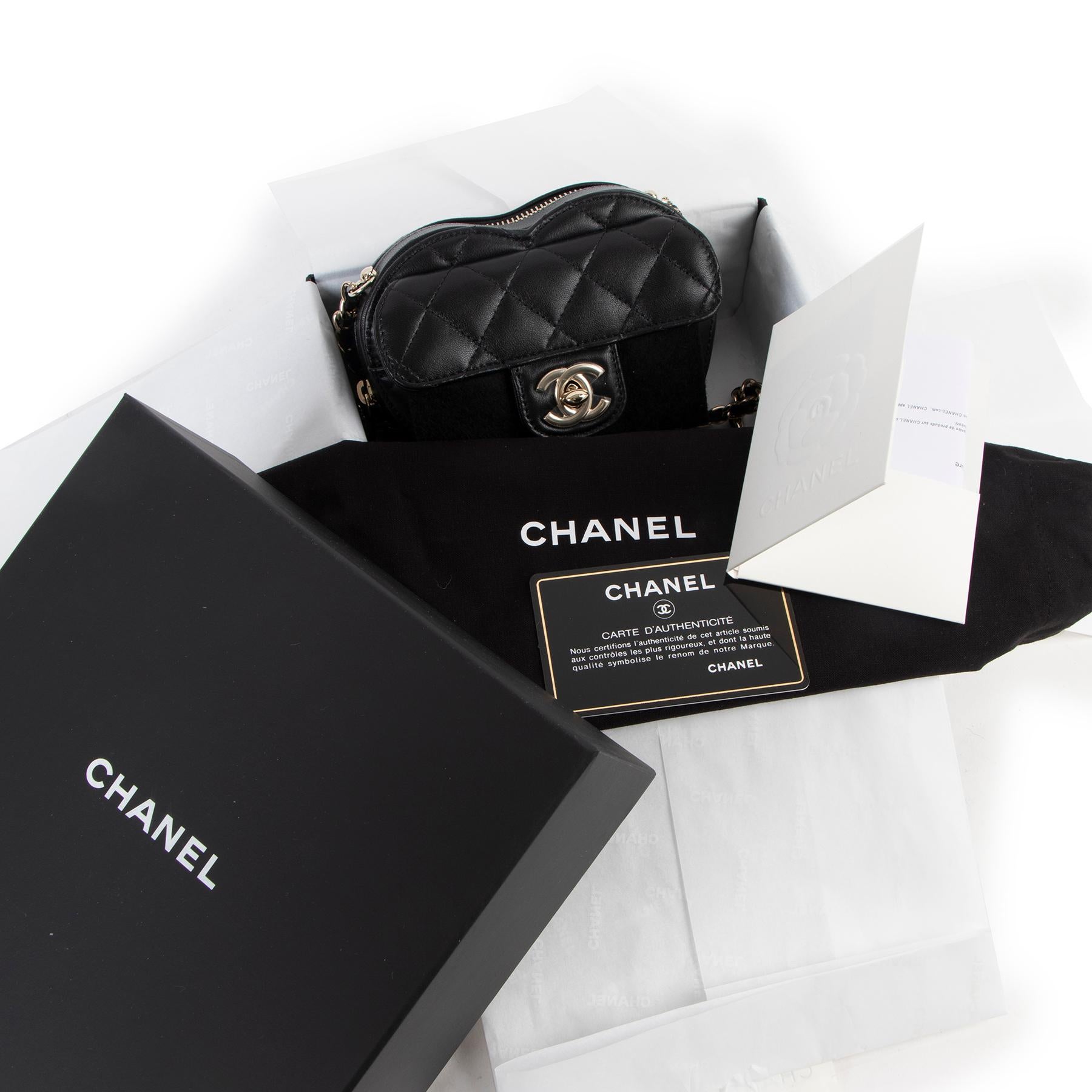 Chanel Spring/Summer 2022 Black Lambskin Heart Clutch With Chain

Our heart skipped a beat! This limited edition Chanel Heart Clutch with Chain is fresh off the Spring/Summer 2022 Runway and is set on becoming your next obsession for the