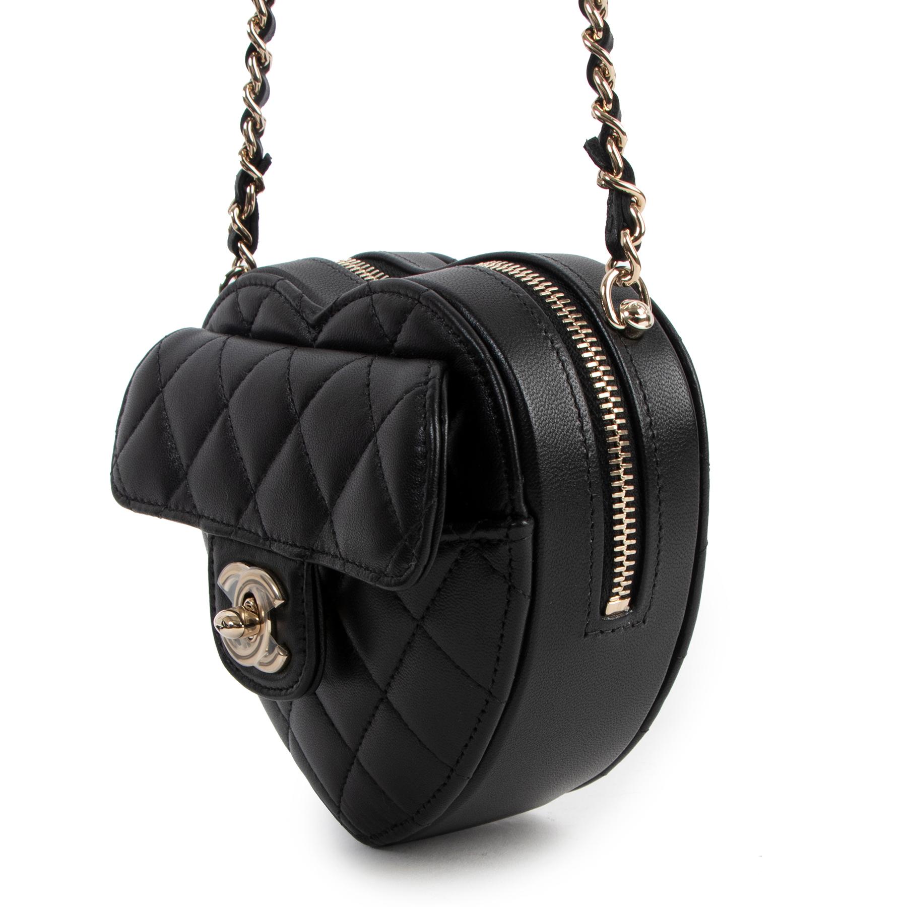 Women's or Men's Chanel Spring/Summer 2022 Black Lambskin Heart Clutch With Chain