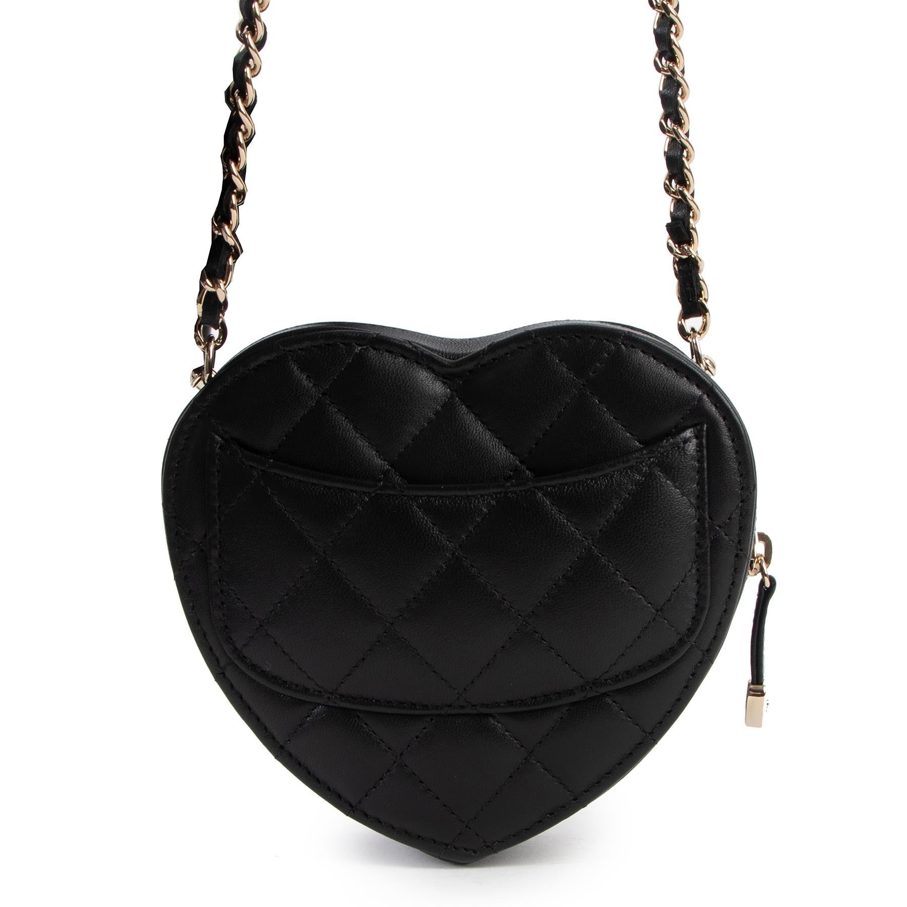 Chanel Spring/Summer 2022 Black Lambskin Heart Clutch With Chain 1