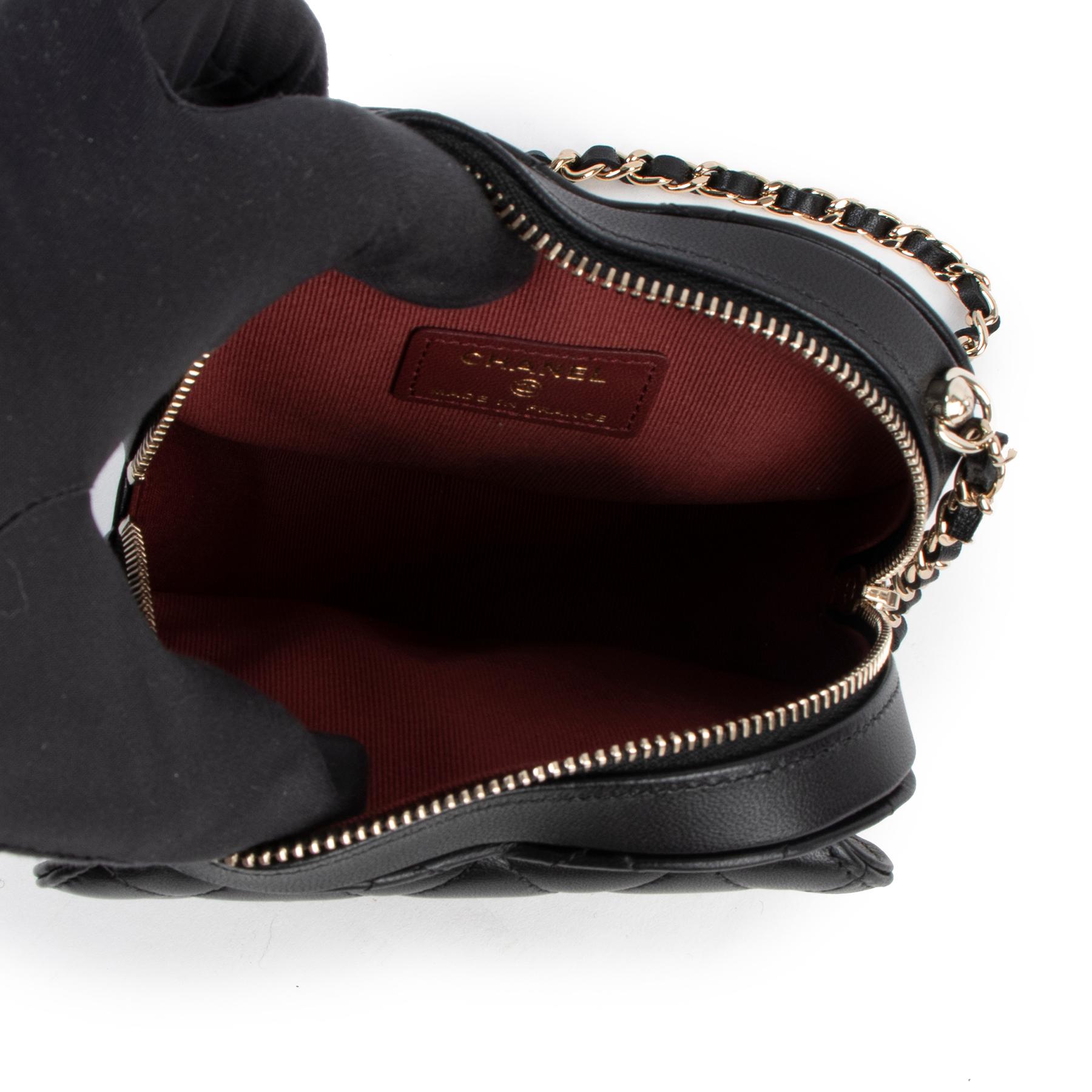 Chanel Spring/Summer 2022 Black Lambskin Heart Clutch With Chain 3