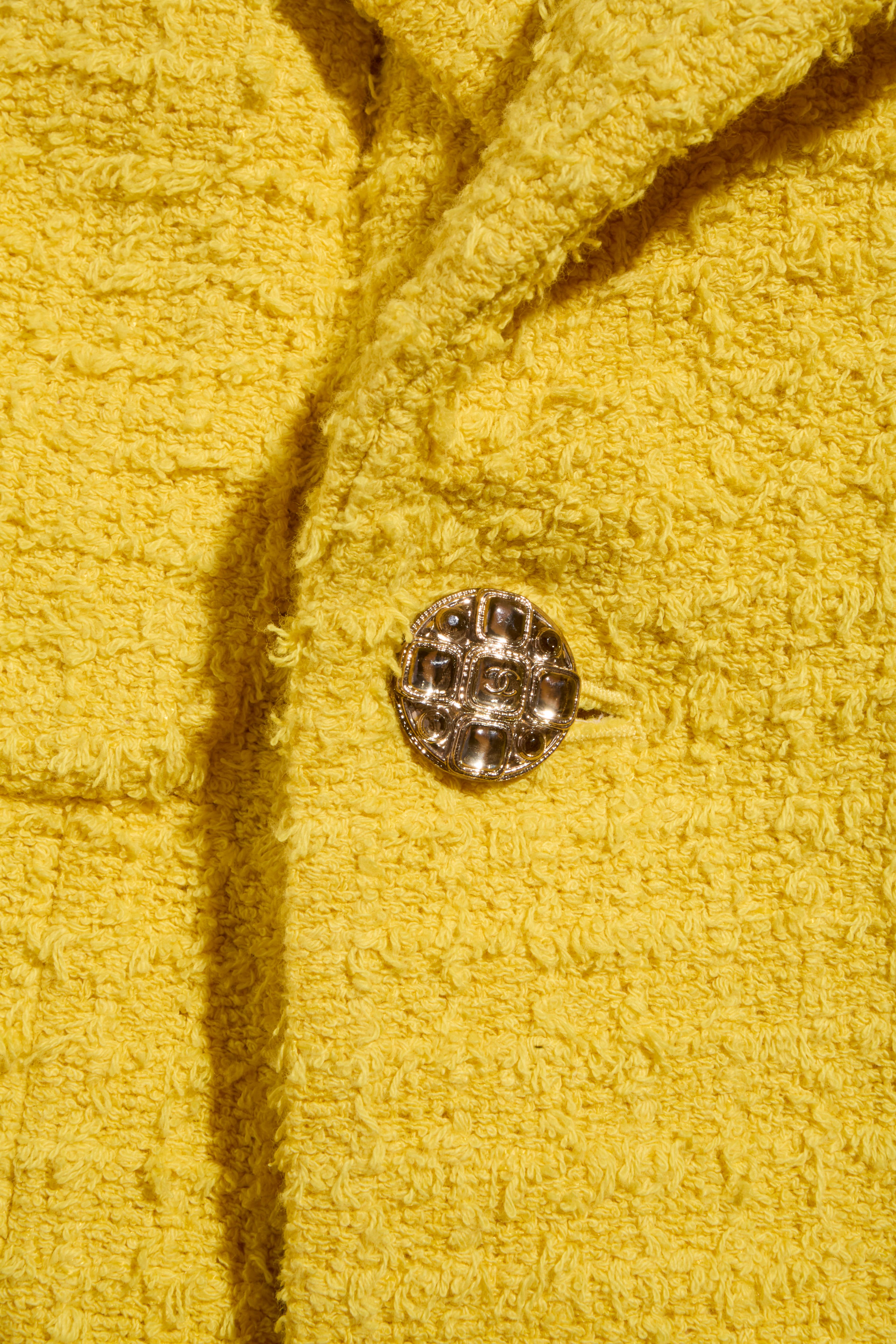 Chanel Printemps/Été 2022 Combinaison jupe en tweed jaune, FR 36 en vente 8