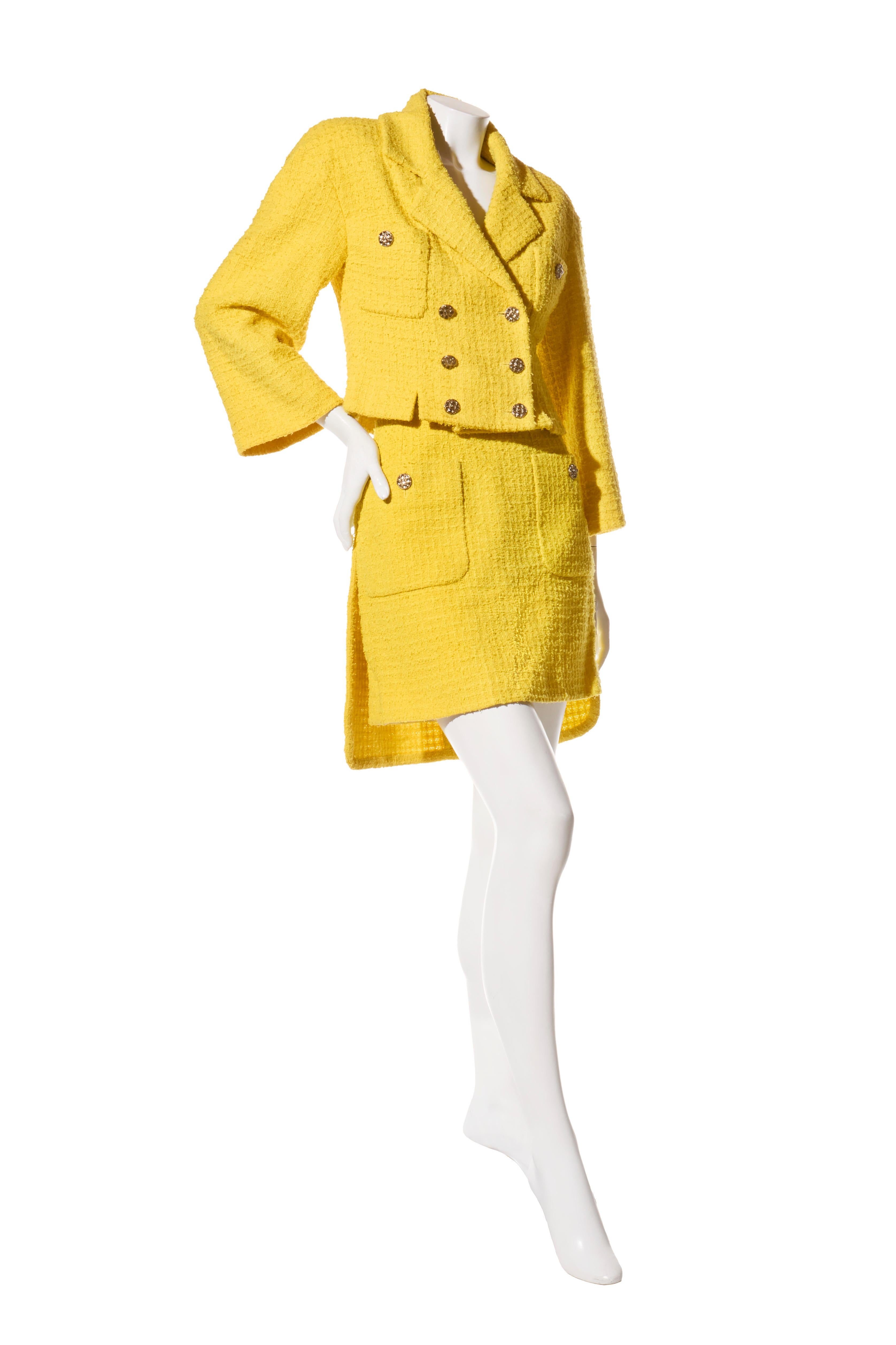 Beige Chanel Printemps/Été 2022 Combinaison jupe en tweed jaune, FR 36 en vente
