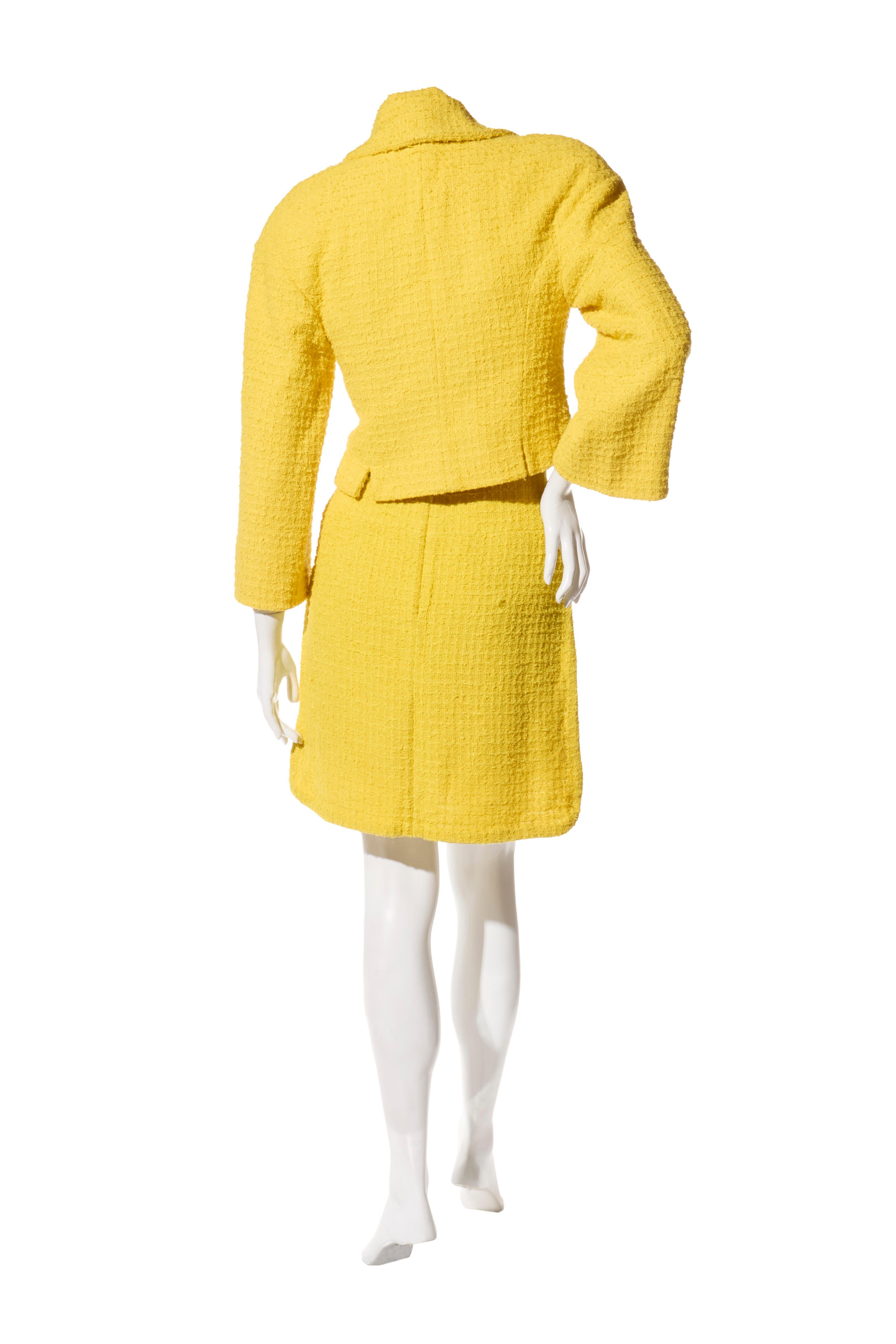 Chanel Printemps/Été 2022 Combinaison jupe en tweed jaune, FR 36 Pour femmes en vente