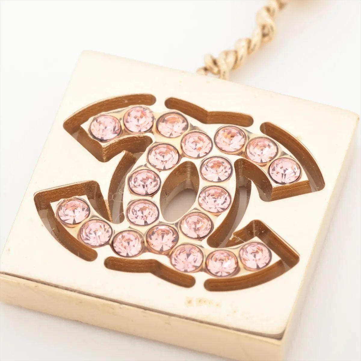 Chanel Square CC Logo Pink Rhinestone Dangle Earring en vente 2