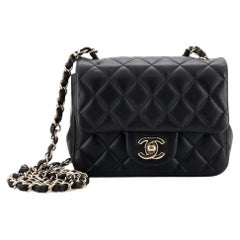 Sac à rabat carré classique Chanel mini en cuir d
agneau matelassé