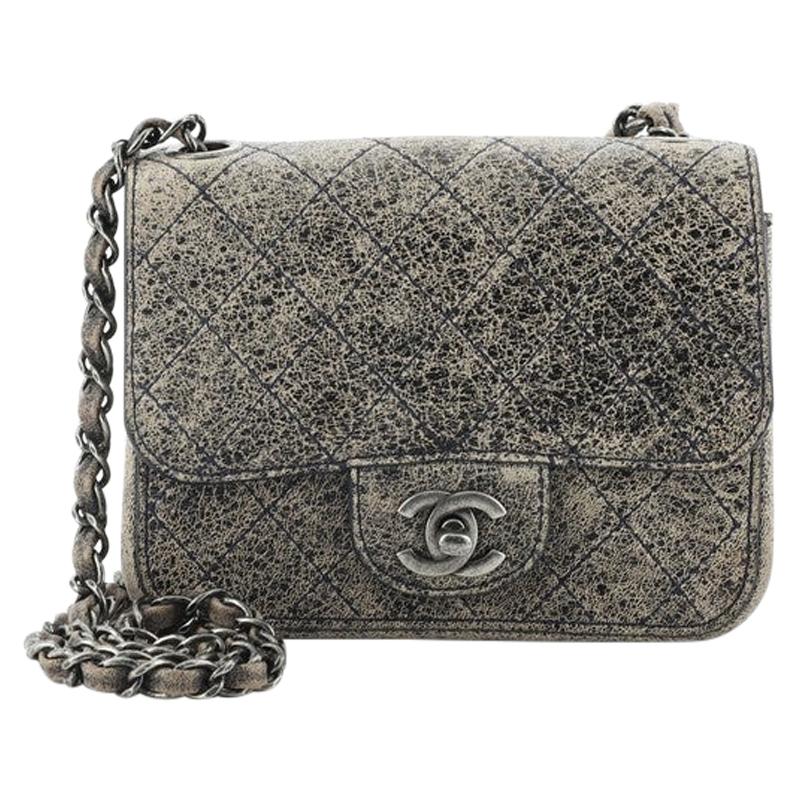 Chanel Quadratische klassische Klappentasche aus genähtem Kalbsleder Mini