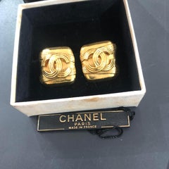 CHANEL square clip on earrings