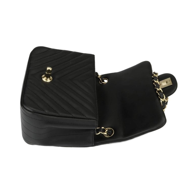 black purse chanel