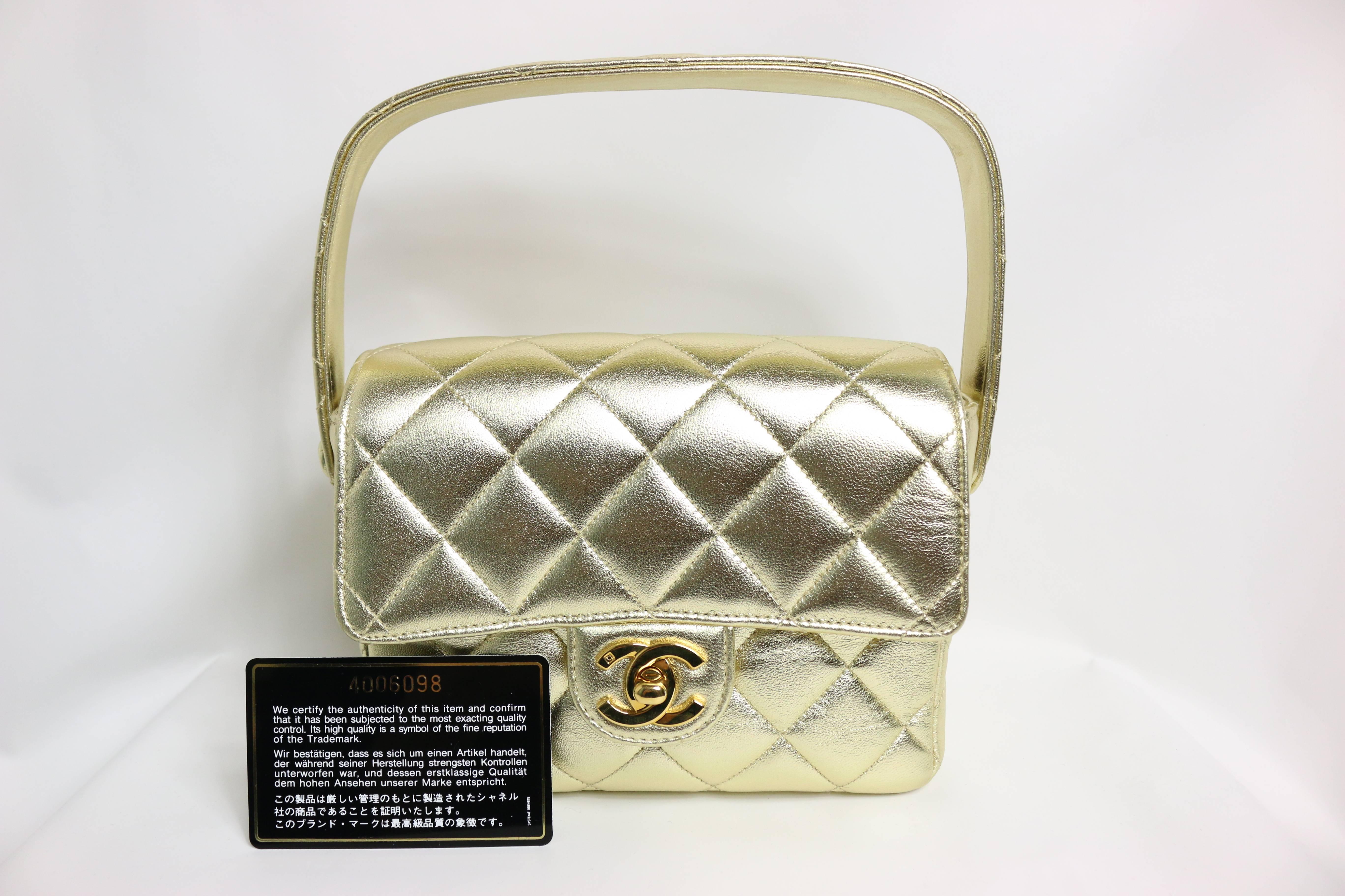 Chanel Square Mini Gold Metallic Lambskin Quilted  Flap Handbag   In Excellent Condition For Sale In Sheung Wan, HK