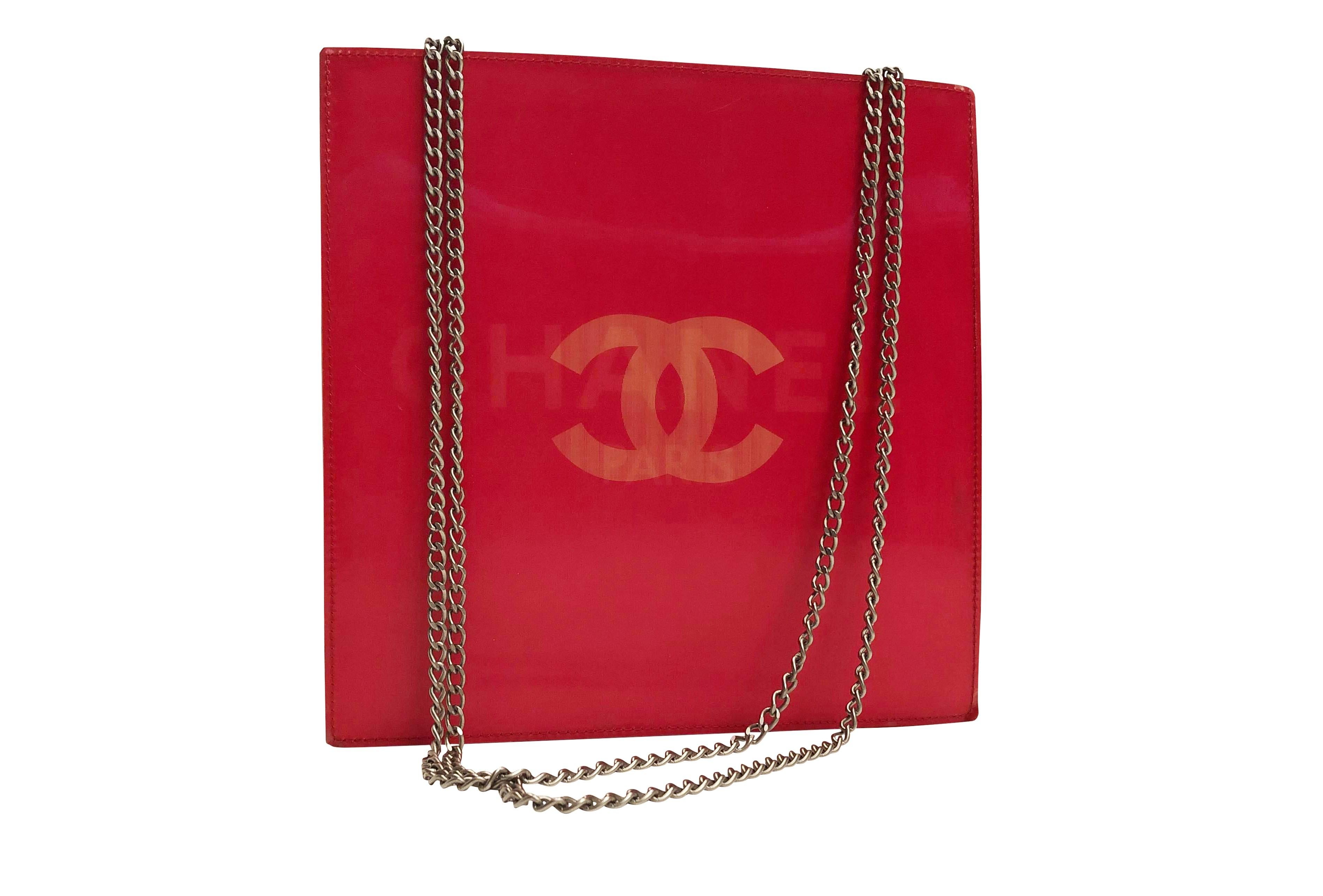 Iconic CHANEL 3D Handbag. This rare pink holographic Chanel shoulder bag features a CC CHANEL alternating holograph, single compartment with small zip pocket in vinyl lining and fine chain straps. 

From the 2000 Spring Summer collection.