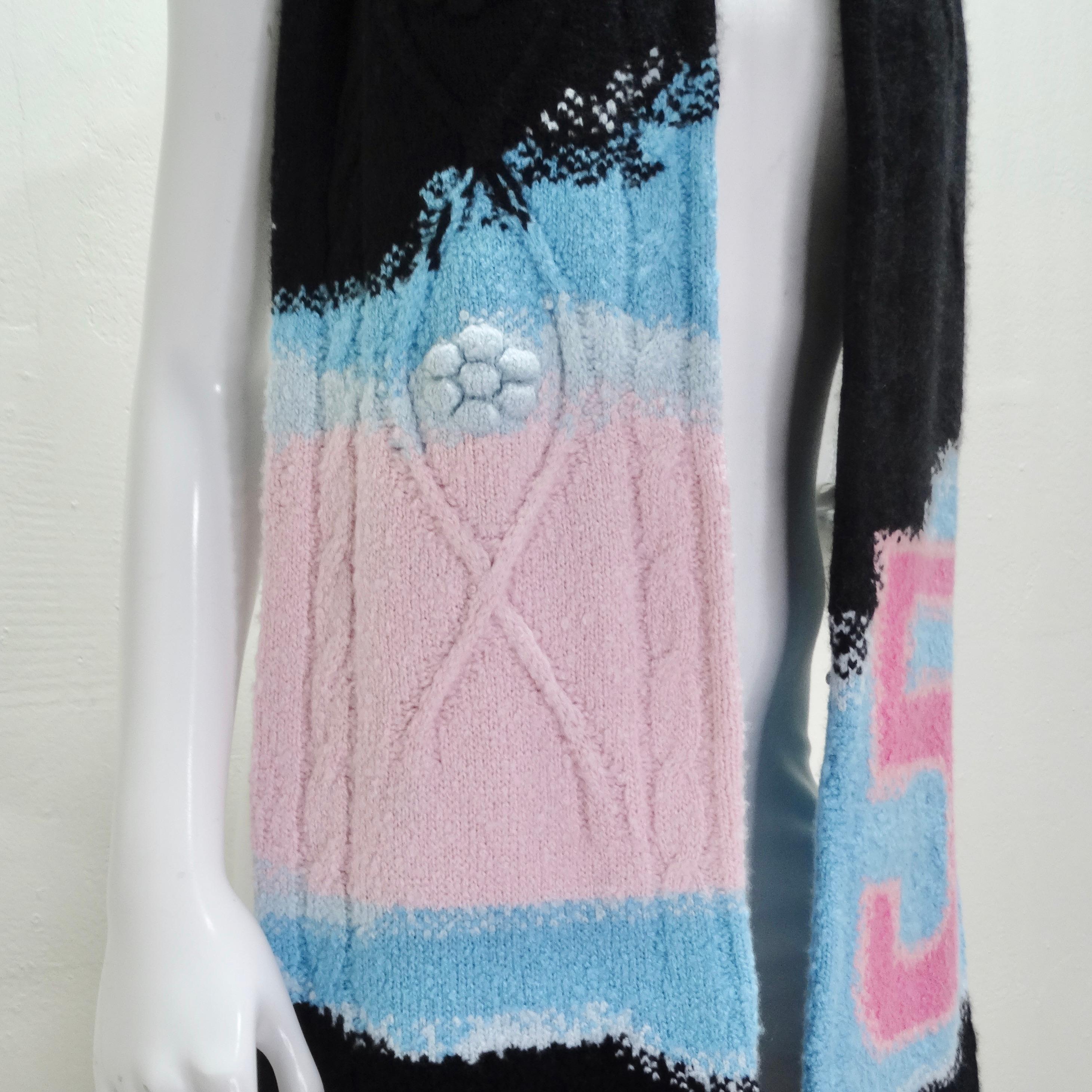 Chanel SS 2023 No 5 Écharpe en tricot de cachemire Excellent état - En vente à Scottsdale, AZ