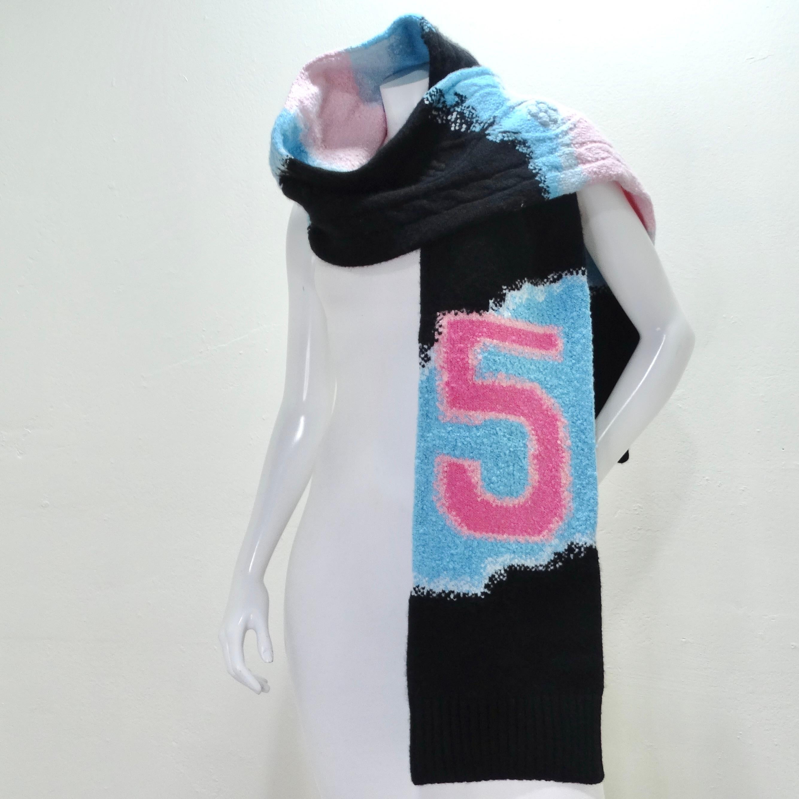 Chanel SS 2023 No 5 Écharpe en tricot de cachemire en vente 1