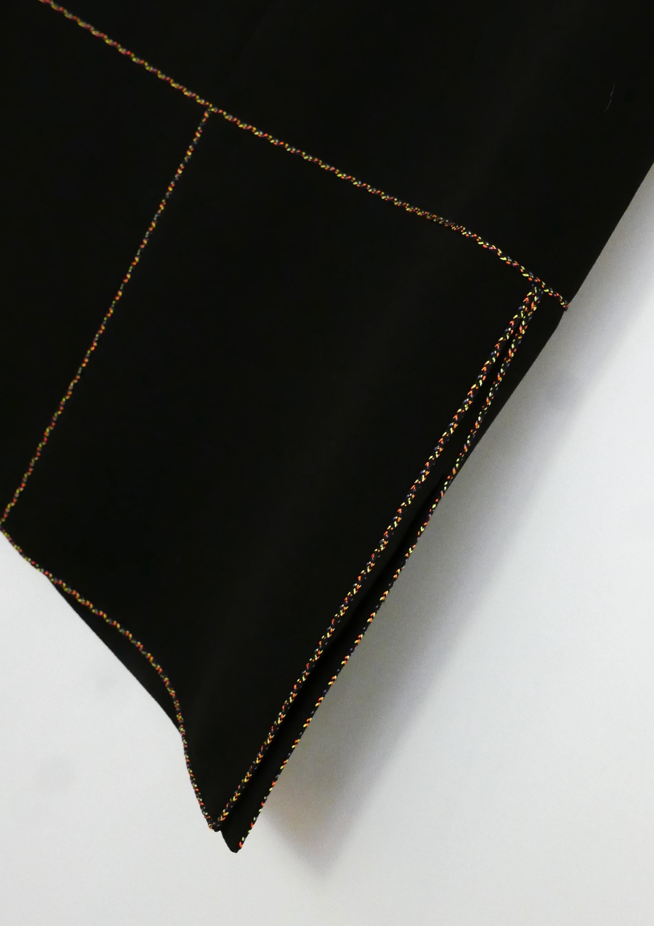 Chanel SS14 - Robe droite noire à épaules dénudées et bordée de cordes en vente 3