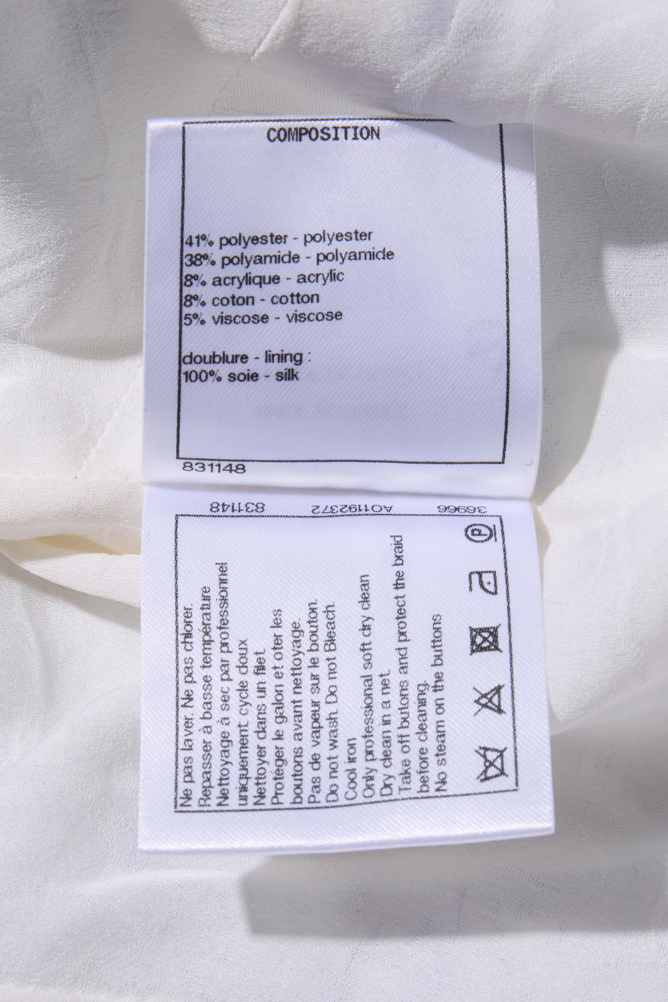 Chanel SS18 Chaqueta de tweed fantasía azul claro FR 38 Documentado en venta 8