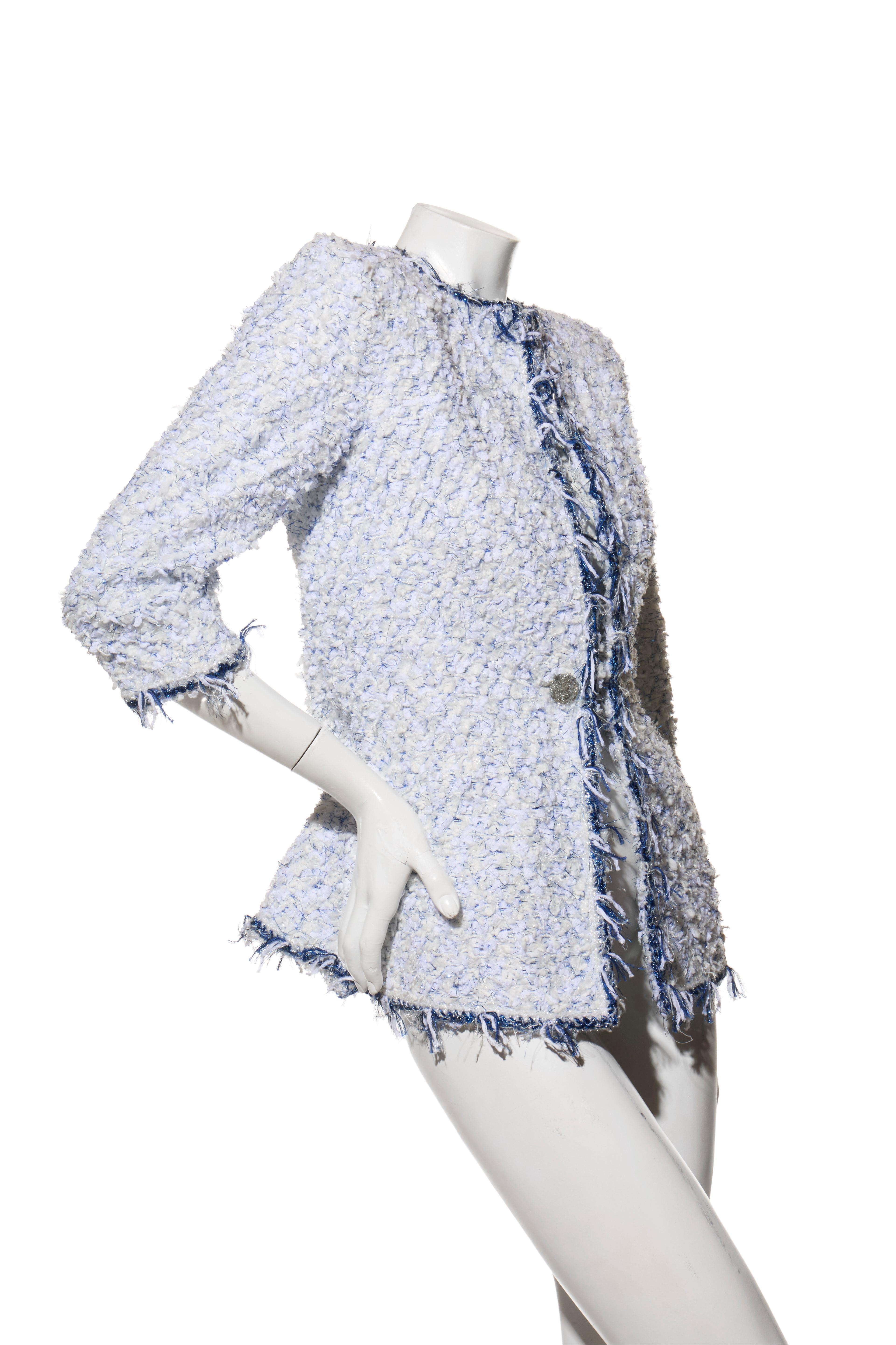 Chanel SS18 Chaqueta de tweed fantasía azul claro FR 38 Documentado en venta 1