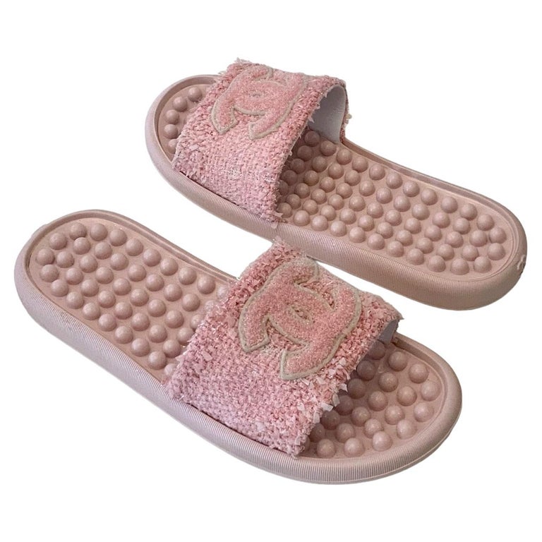 Chanel SS18 Pink Tweed CC Pool Beach Slides Sandals For Sale at 1stDibs