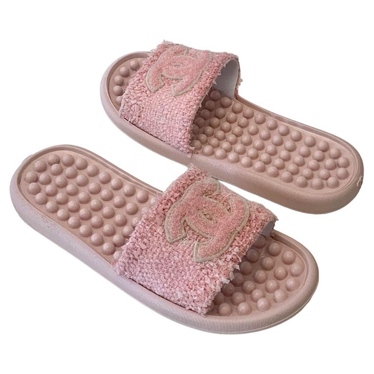 Chanel SS18 Pink Tweed CC Pool Beach Slides Sandals For Sale at 1stDibs Chanel SS18 Pink Tweed CC Pool Beach Slides Sandals For Sale at 1stDibs