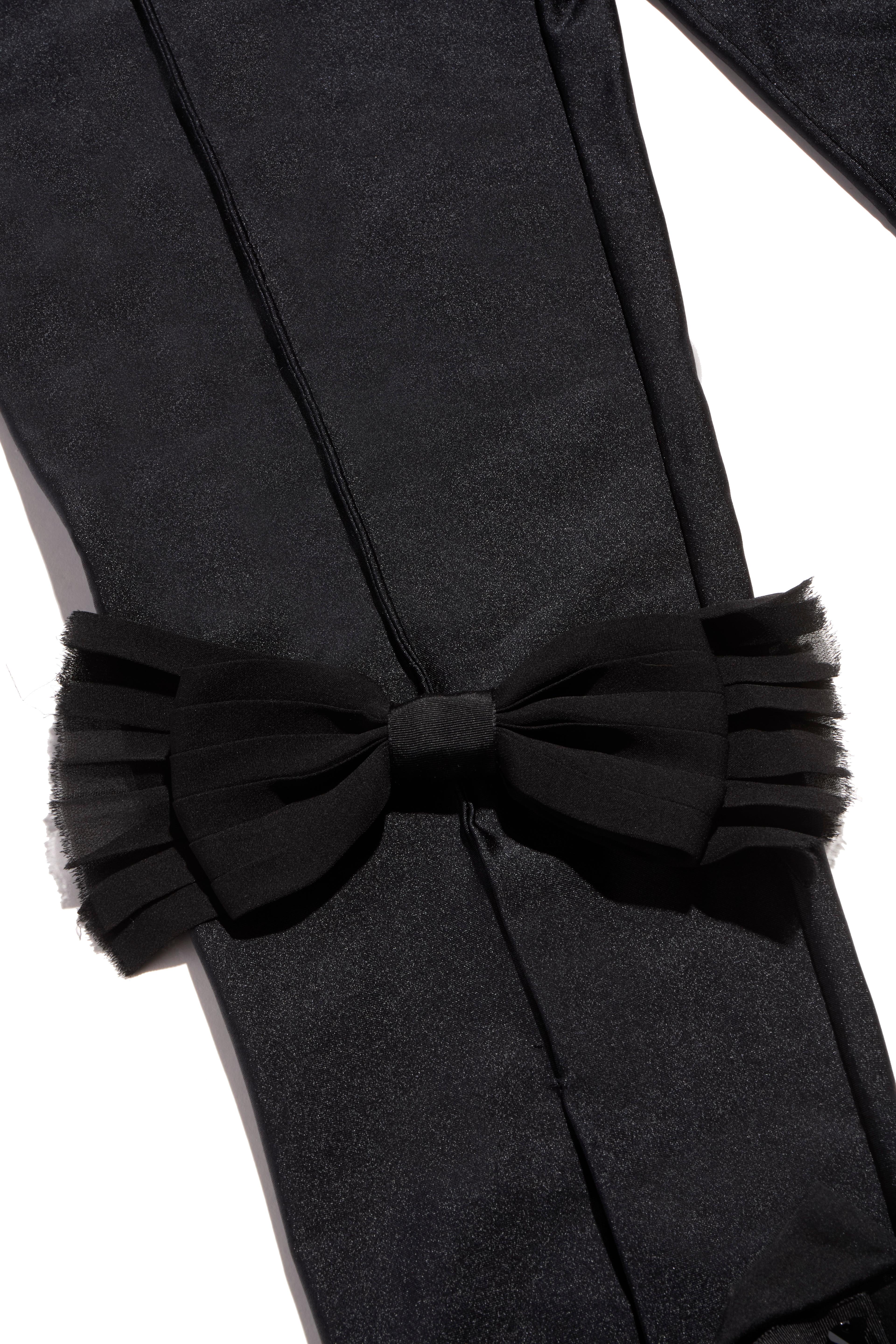 Leggings Chanel SS19 con fiocco e camelia in raso nero - Passerella  Taglia FR 36 in vendita 3
