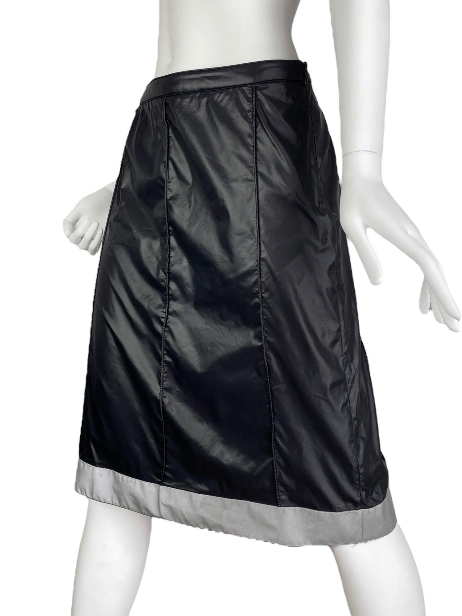 CHANEL SS1999 by Karl Lagerfeld for Chanel - GONNA MIDI IN NYLON NERO RIFLETTENTE In condizioni buone in vendita a PARIS, FR