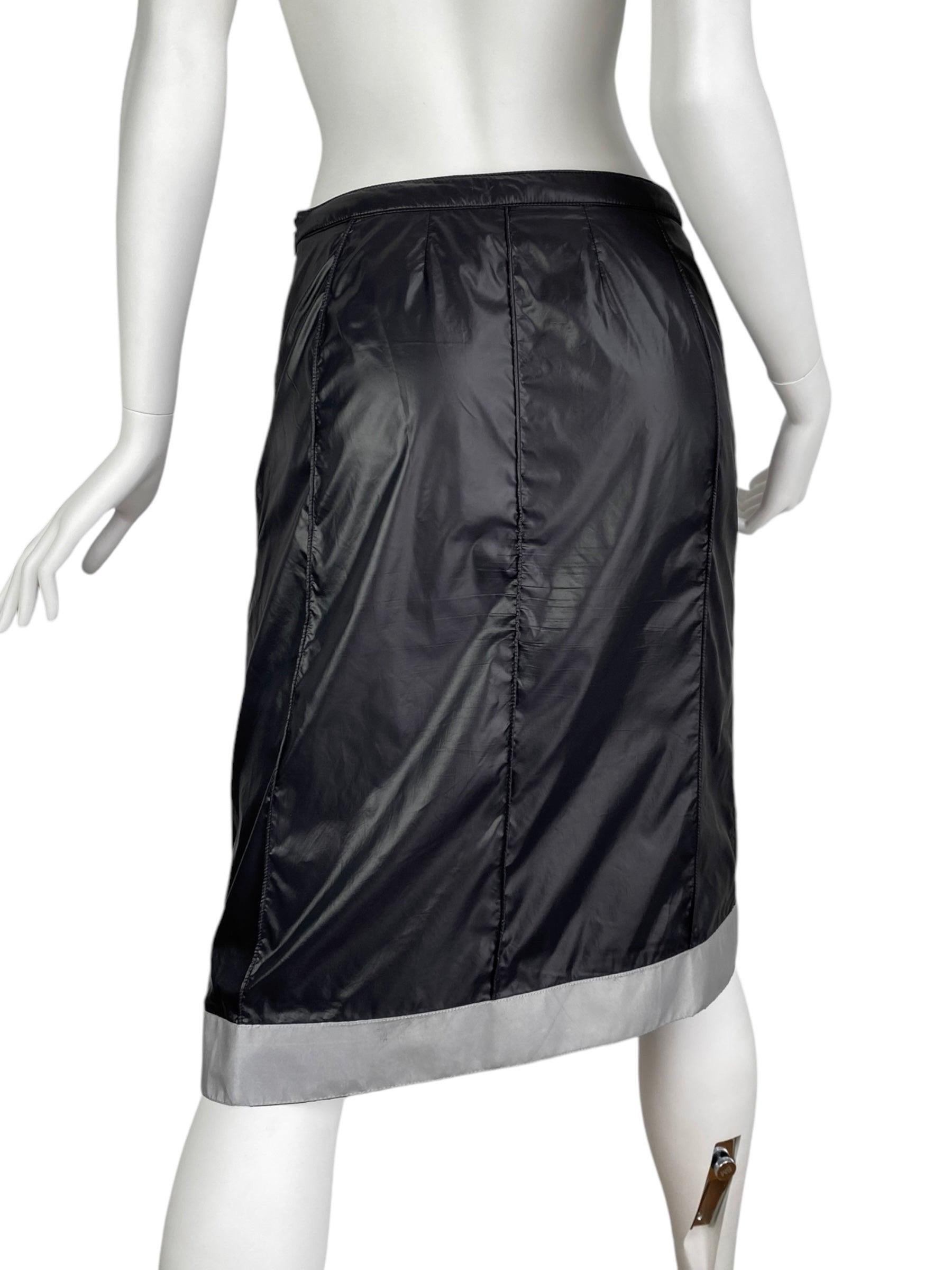 CHANEL SS1999 by Karl Lagerfeld for Chanel - GONNA MIDI IN NYLON NERO RIFLETTENTE in vendita 3