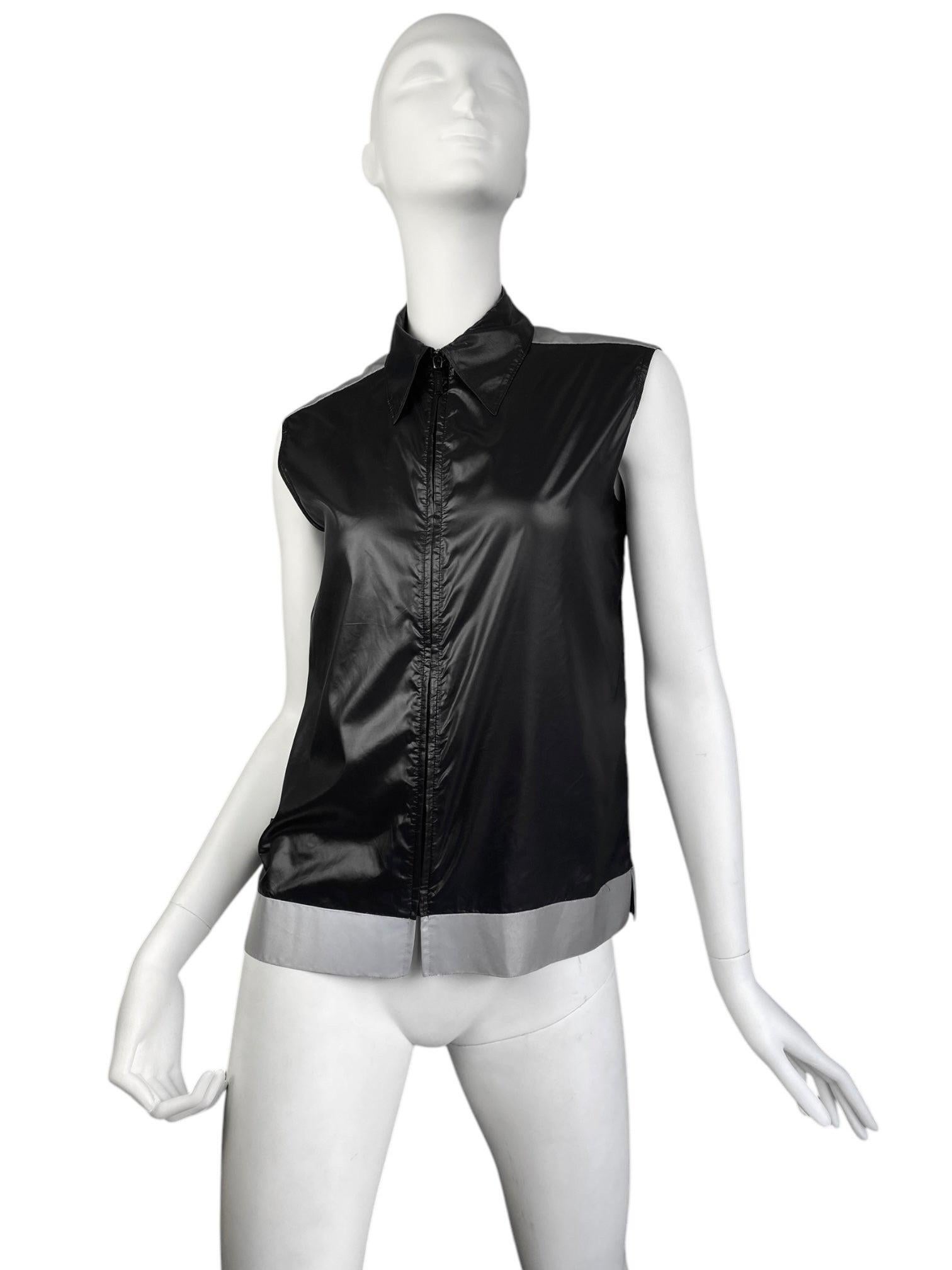 CHANEL SS1999 by Karl Lagerfeld GILET NERO IN NYLON RIFLETTENTE In condizioni buone in vendita a PARIS, FR