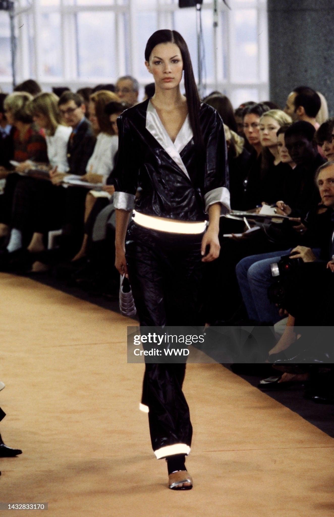 Nero Chanel SS1999 by Karl Lagerfeld for Chanel pantaloni larghi in nylon riflettente nero in vendita